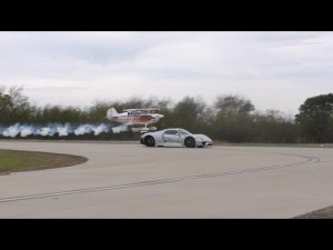 Drag Race - Porsche 918 vs Stunt Plane