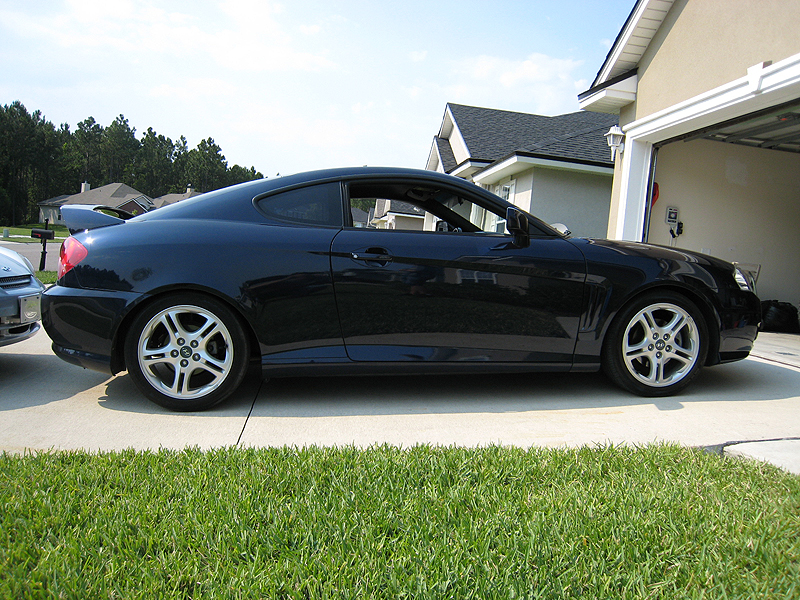 You can vote for this Hyundai Tiburon GT V6 6-Speed to be the featured car 
