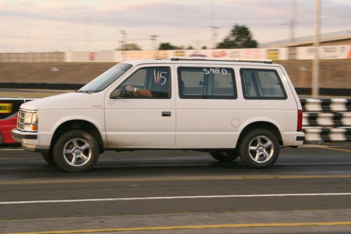 13623-1989-Dodge-Caravan.jpg