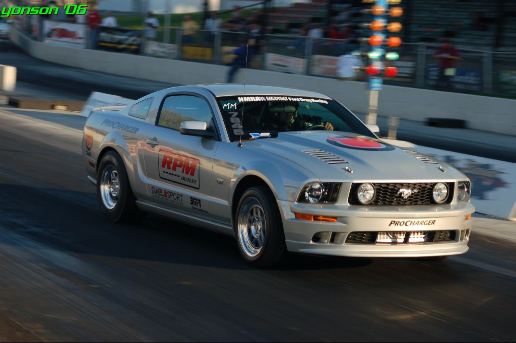 2005 Ford Mustang S197 GT 1/4 mile trap speeds 0-60 - DragTimes.com