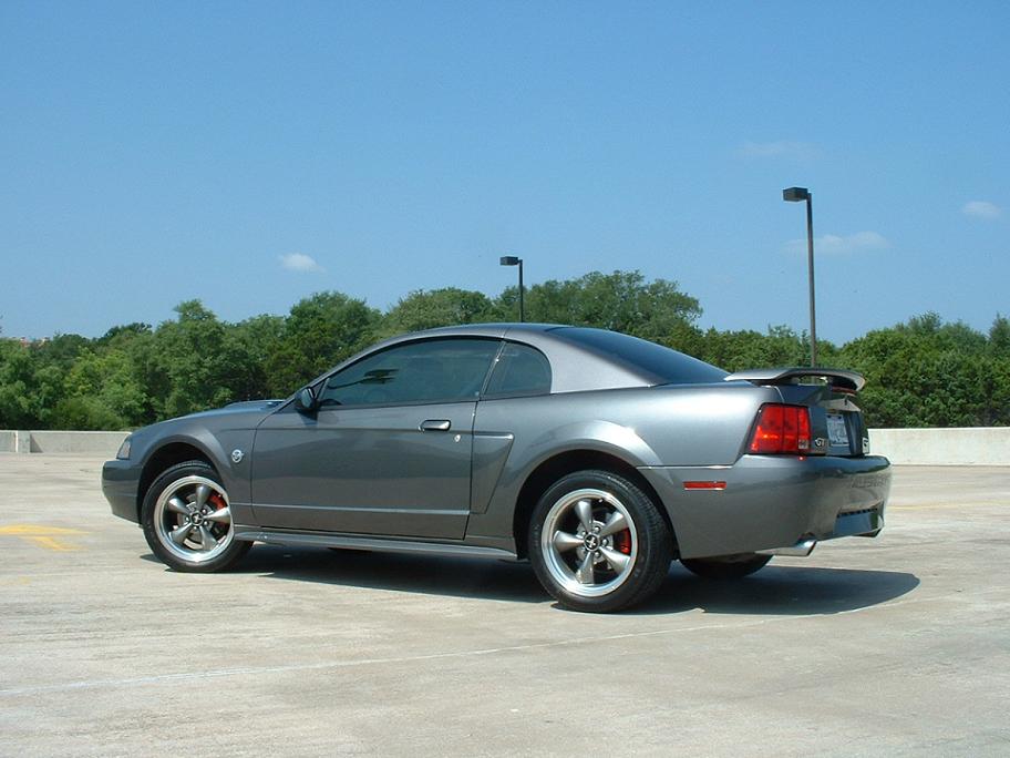 5810-2004-Ford-Mustang.jpg