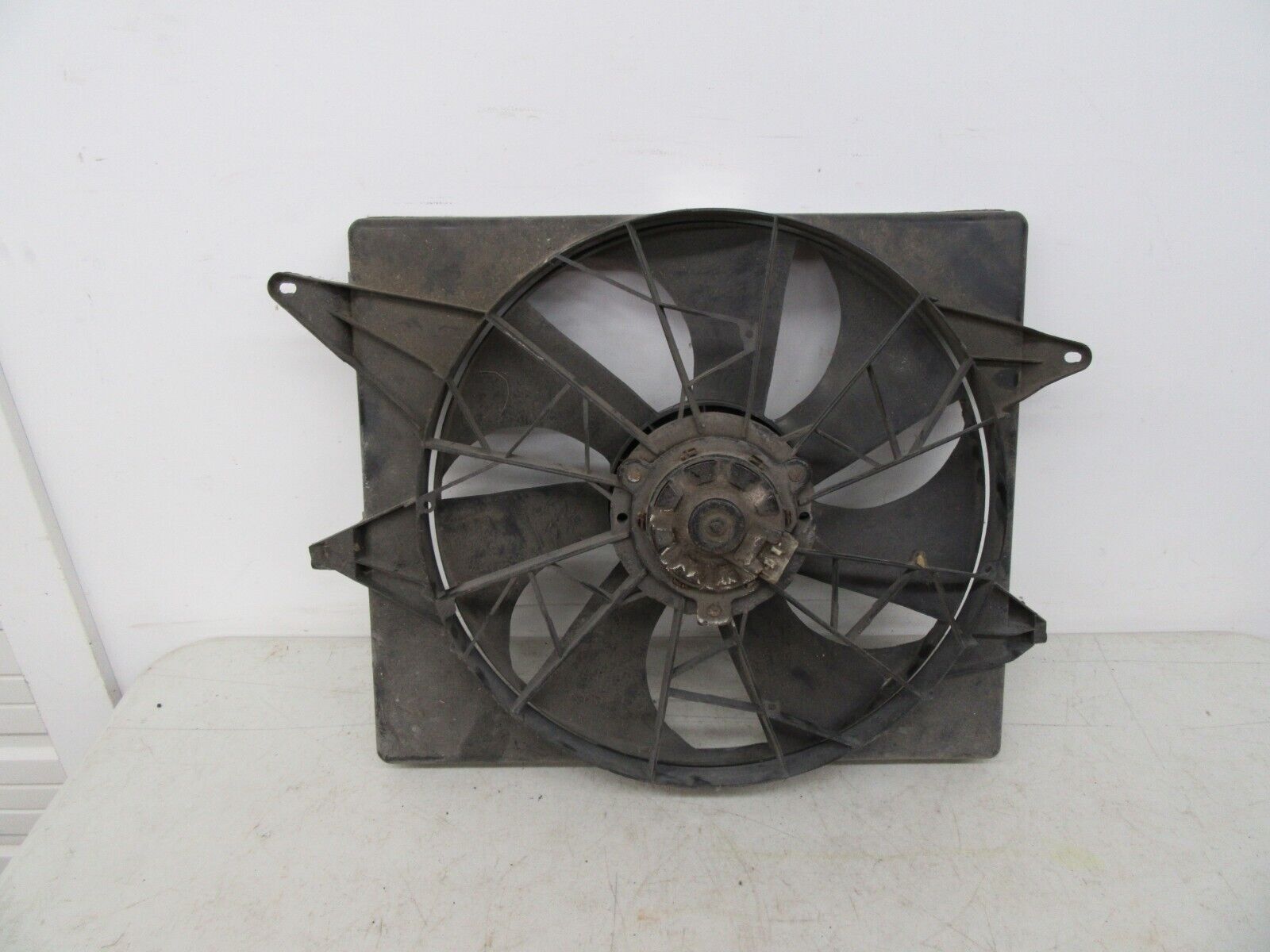 97-98 Lincoln Mark VIII electric Engine radiator cooling fan with mounting tabs