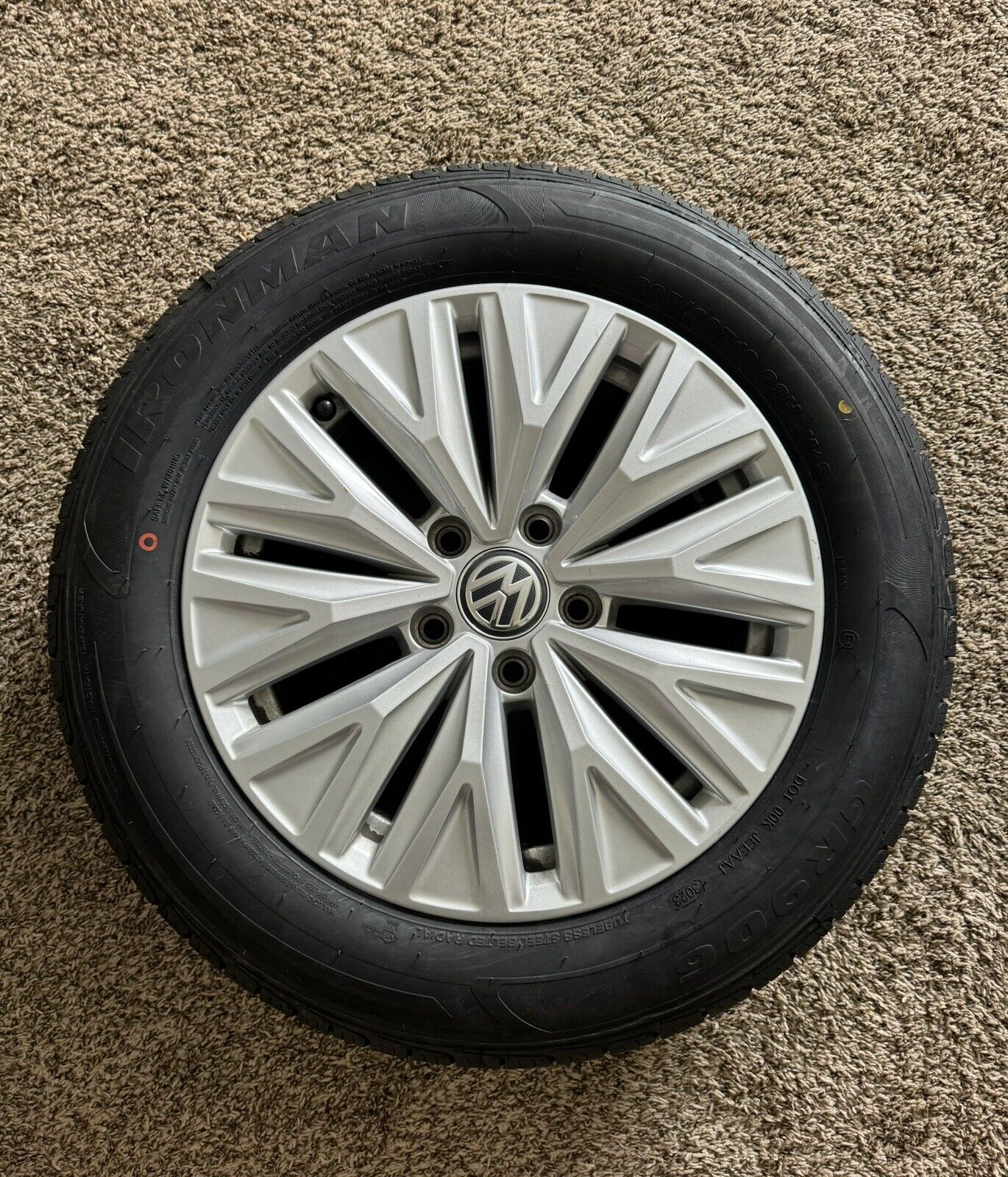 Tire Volkswagen Jetta 2019 205/60R16