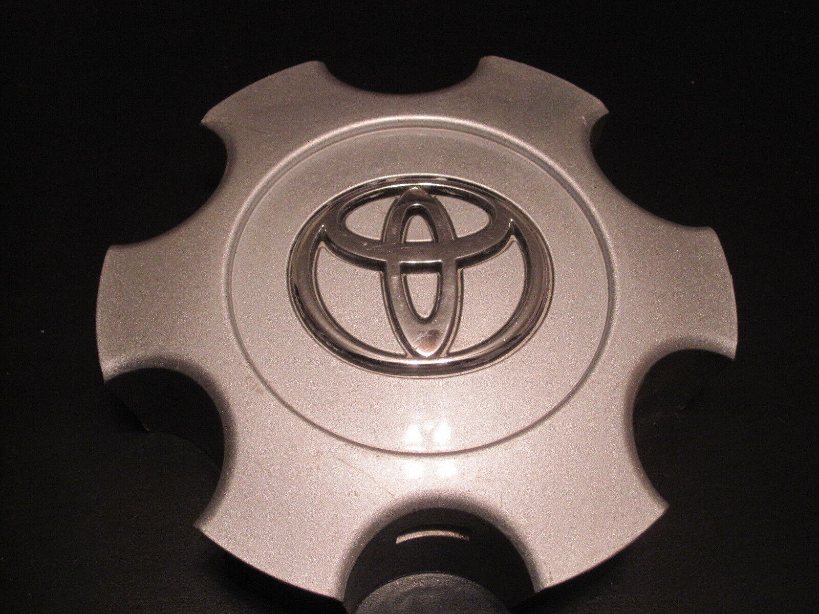 Toyota Sequoia Tundra wheel center cap hubcap 69440 bright standard silver