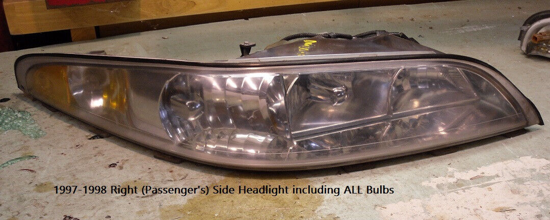 1997-1998 LINCOLN MARK VIII  Right (Passenger's) Side Headlight with ALL Bulbs
