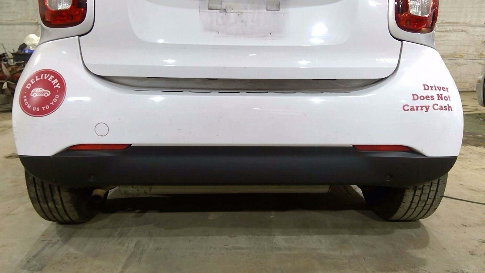13-16 Smart ForTwo Rear Bumper (Crystal White EAZ) with Reflectors