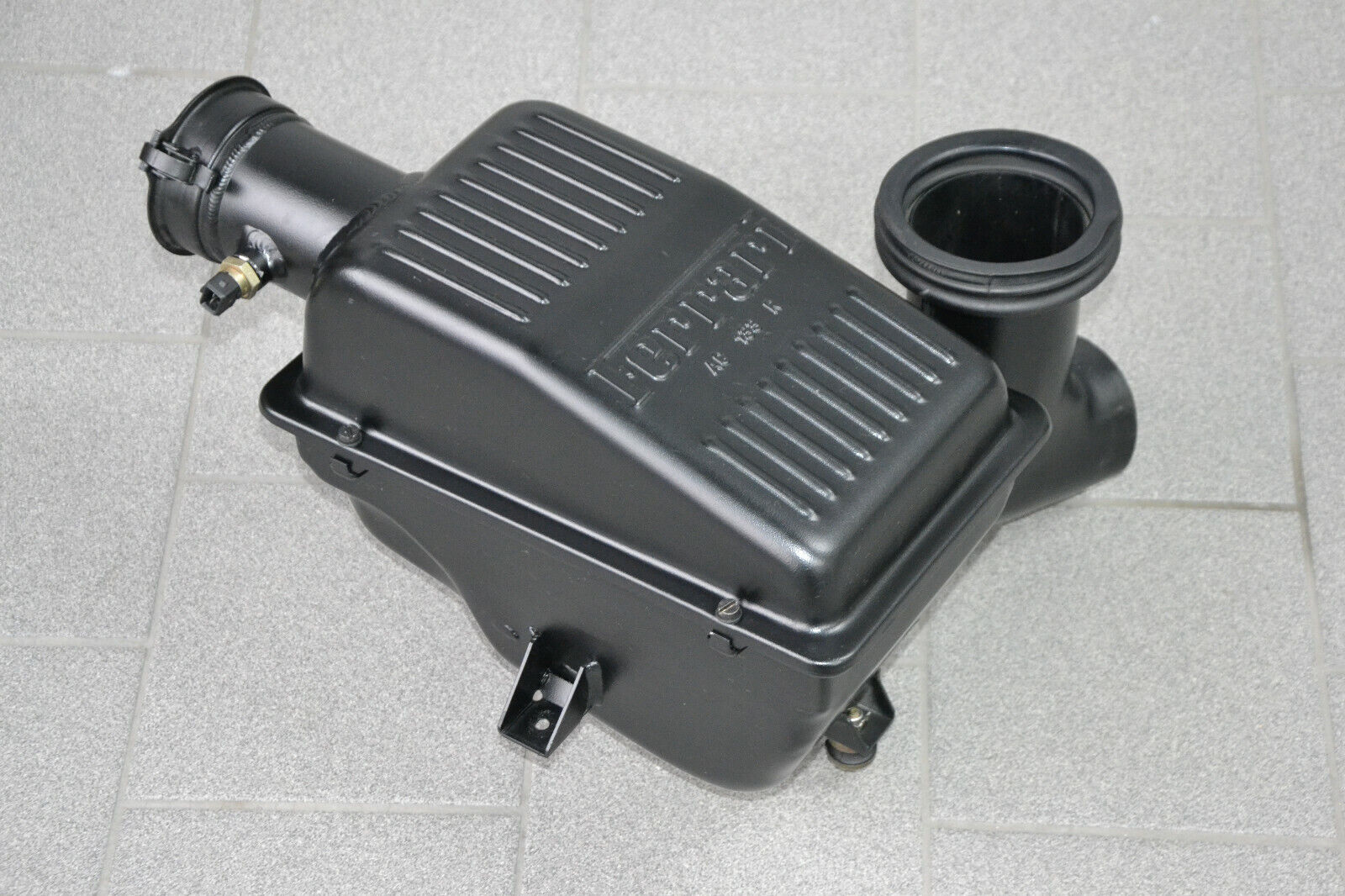 Ferrari 550 Maranello air filter box right RH air filter box intake 168087