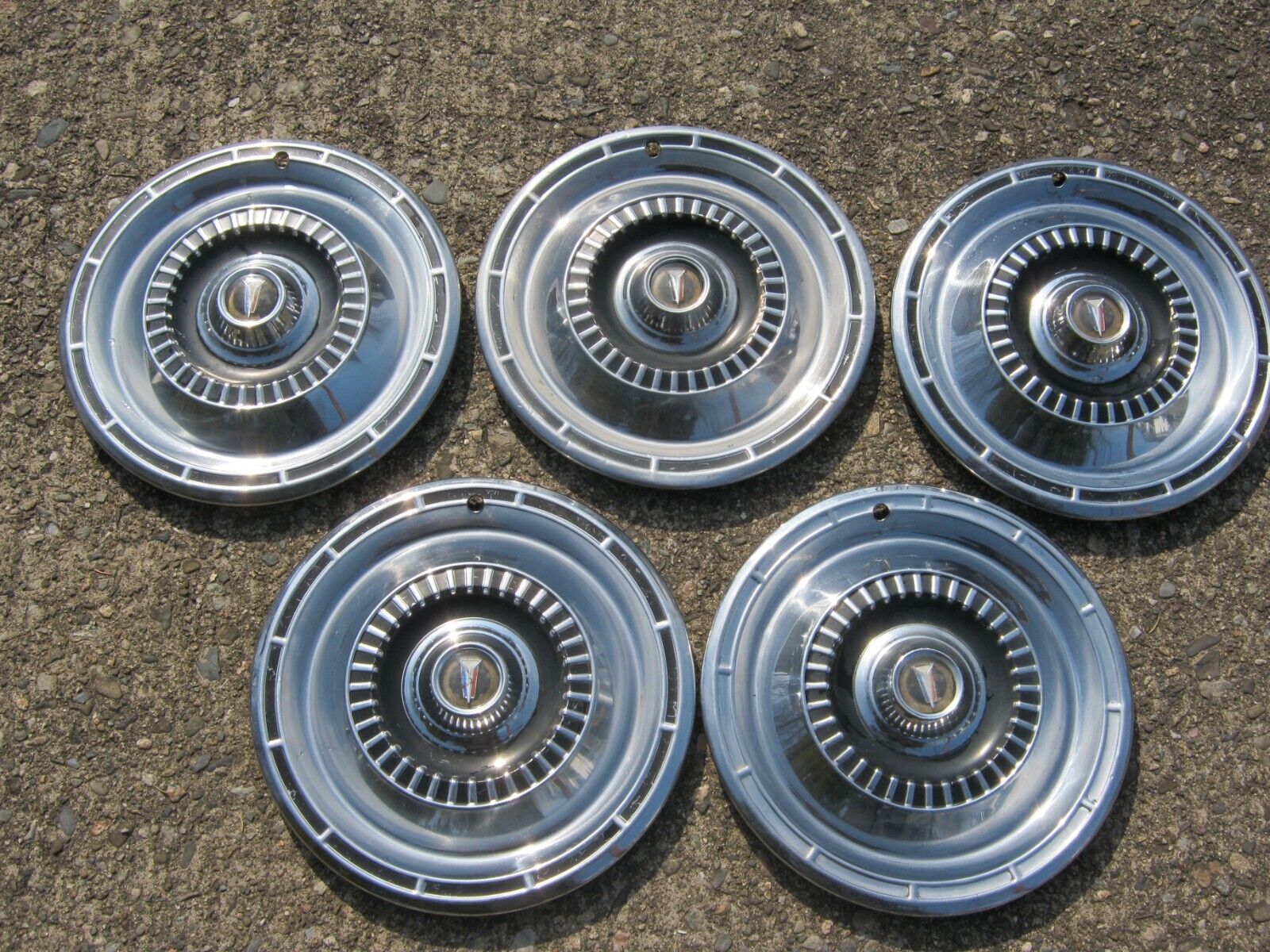 Lot of 5 factory 1965 Plymouth Belvedere Satellite 14 inch hubcaps wheel covers