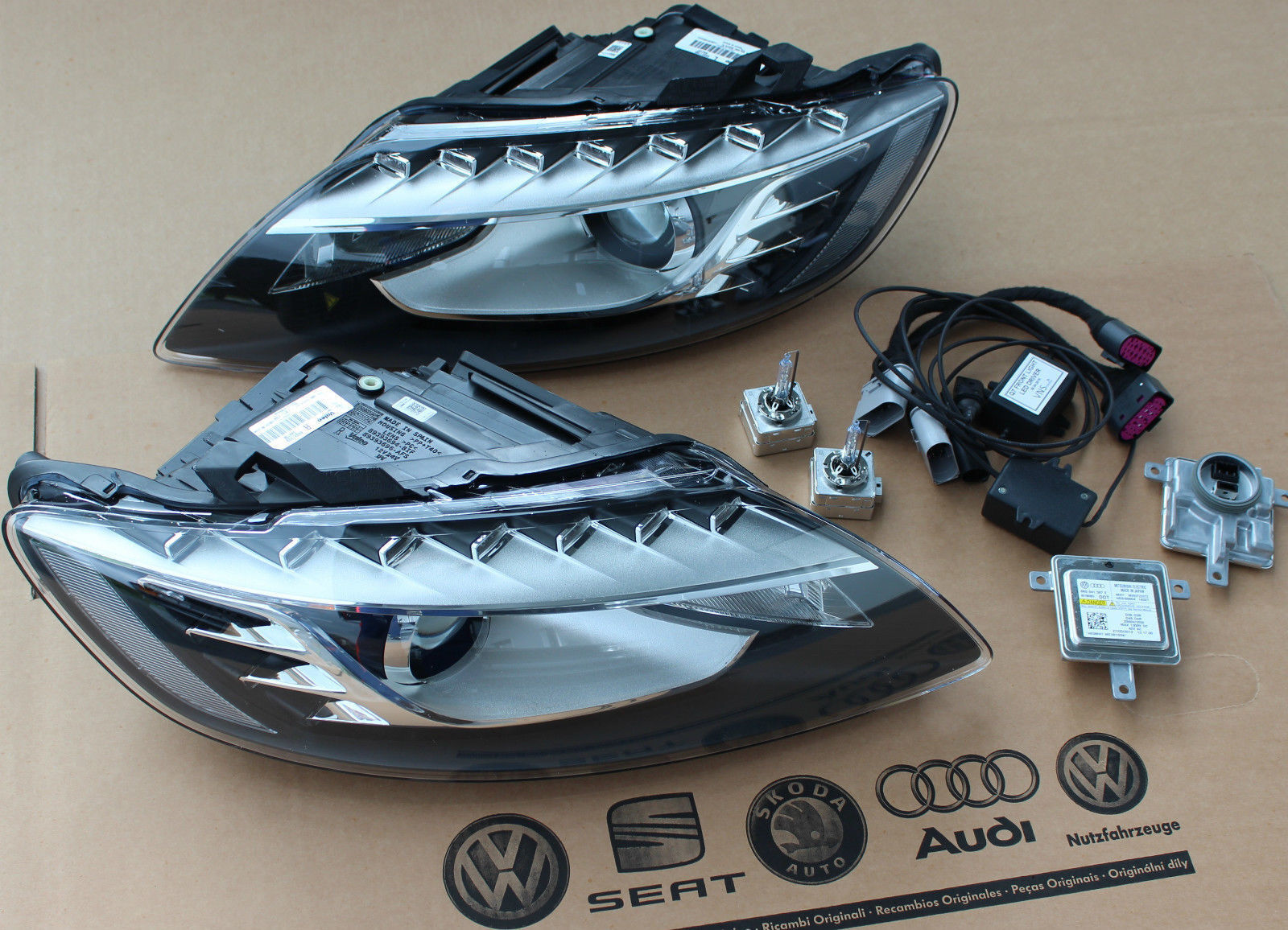 Audi Q7 Facelift Xenon Headlights complete with Adapter Plug & Play LED Bixenon