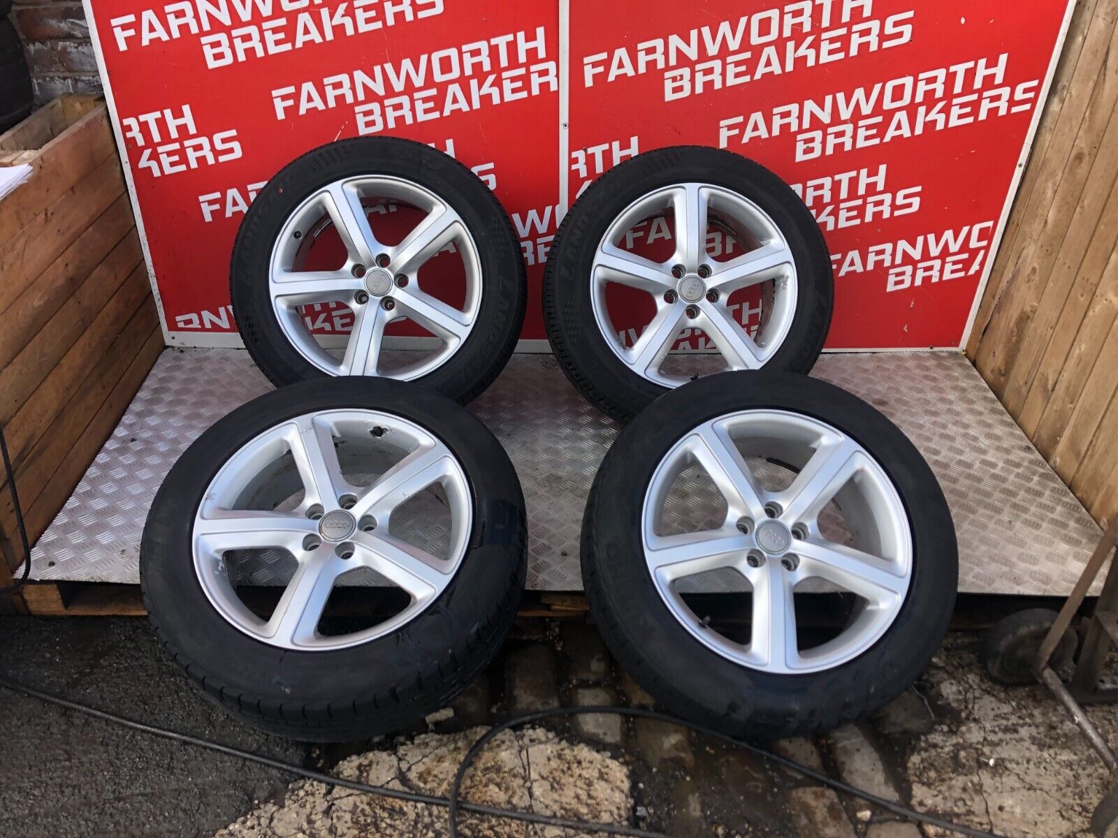 4x Audi Q5 Genuine Alloy Wheels In Silver with 235 55 19 Tyres