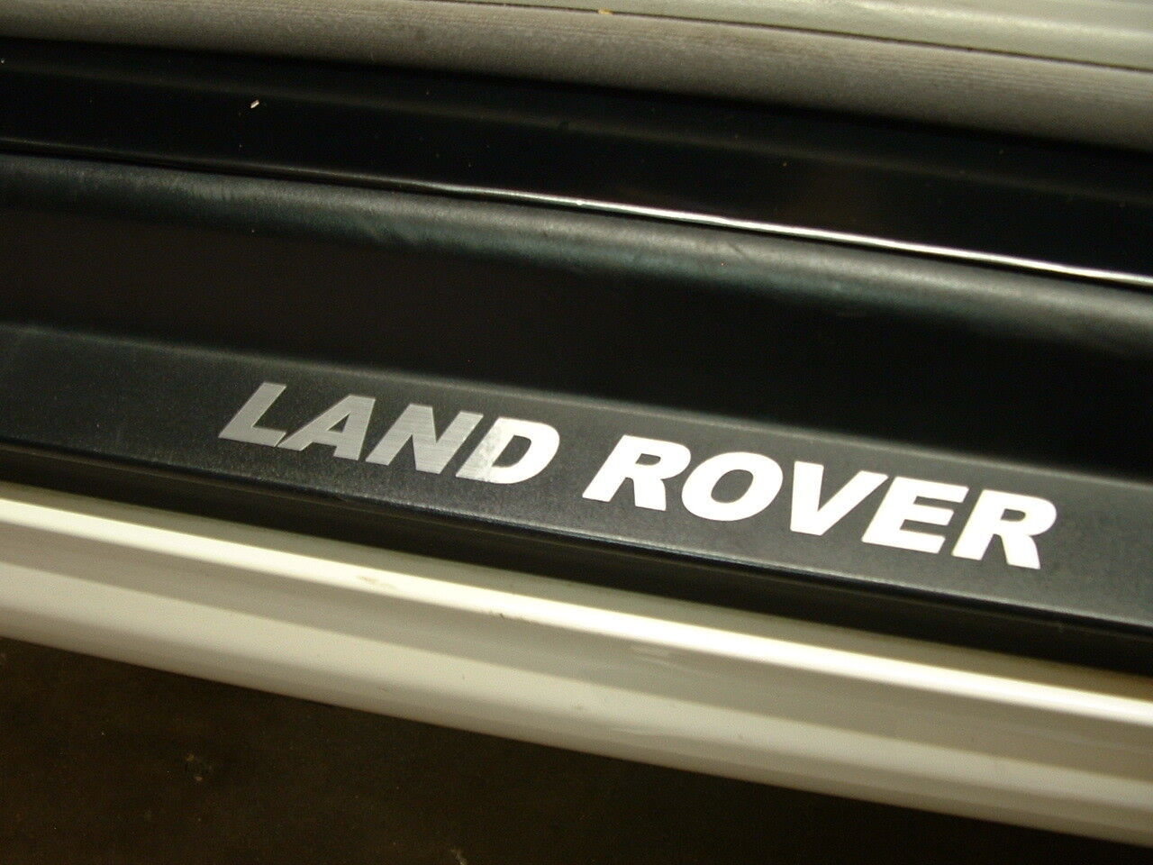 (2pcs) LAND ROVER doorstep badge decal RANGE DISCOVERY LR3