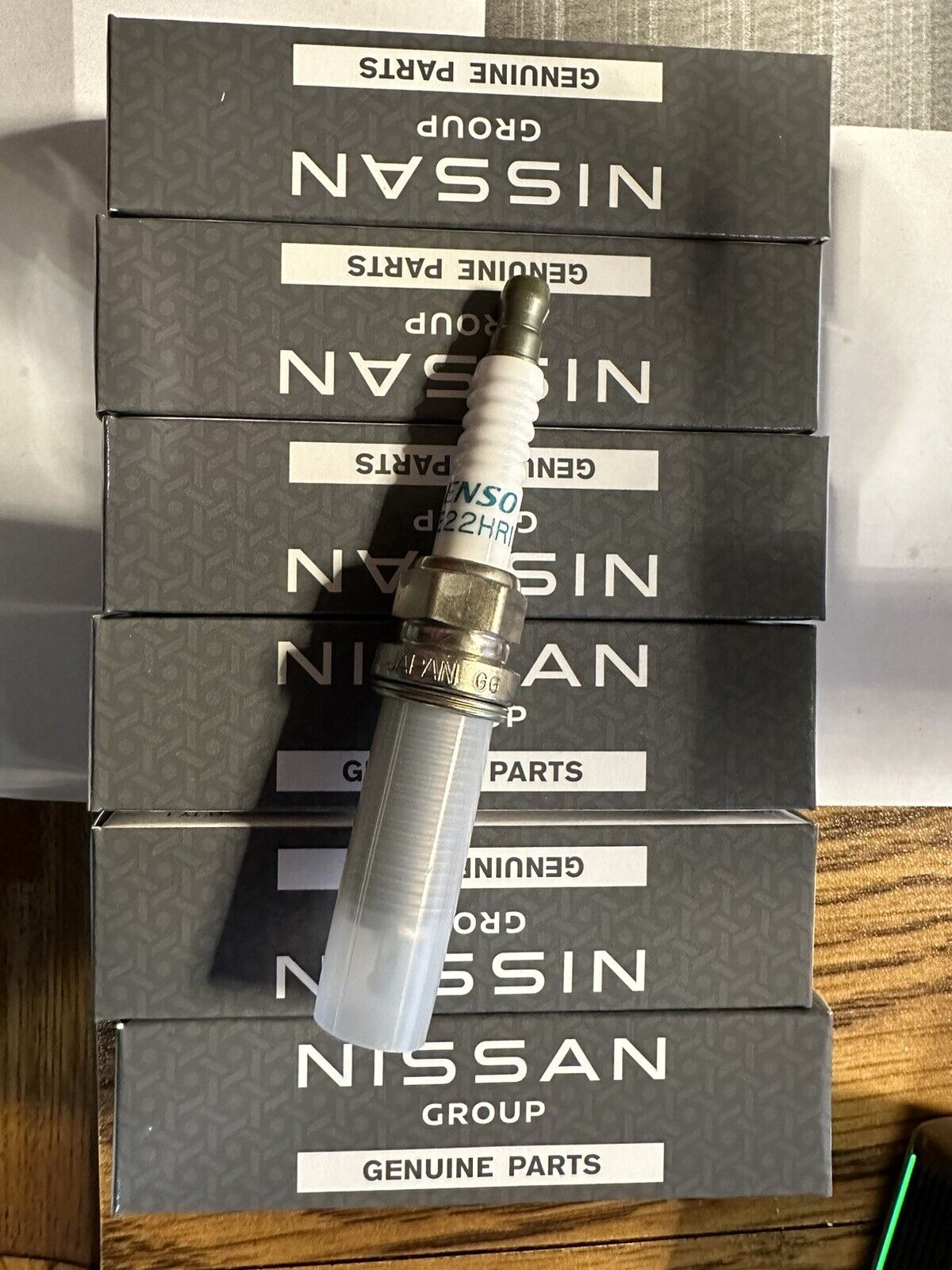 Nissan Infiniti OEM spark plug set of 6 Nissan 22401-EW61C Denso FXE22HR11