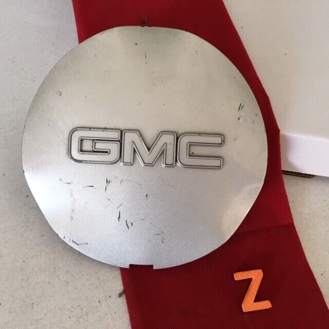 #Z  (1) 2002 - 2009 GMC Envoy Painted Silver OEM Center Cap P/N 9593392 