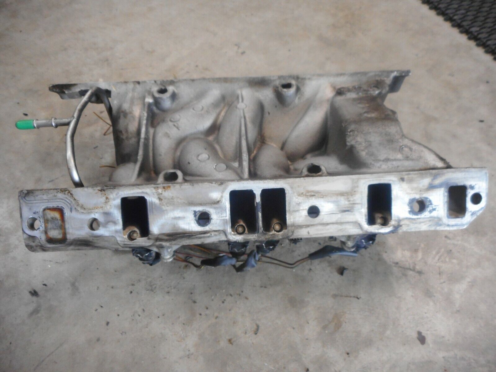 2003 LAND ROVER DISCOVERY II LOWER INTAKE W/ FUEL RAIL 
