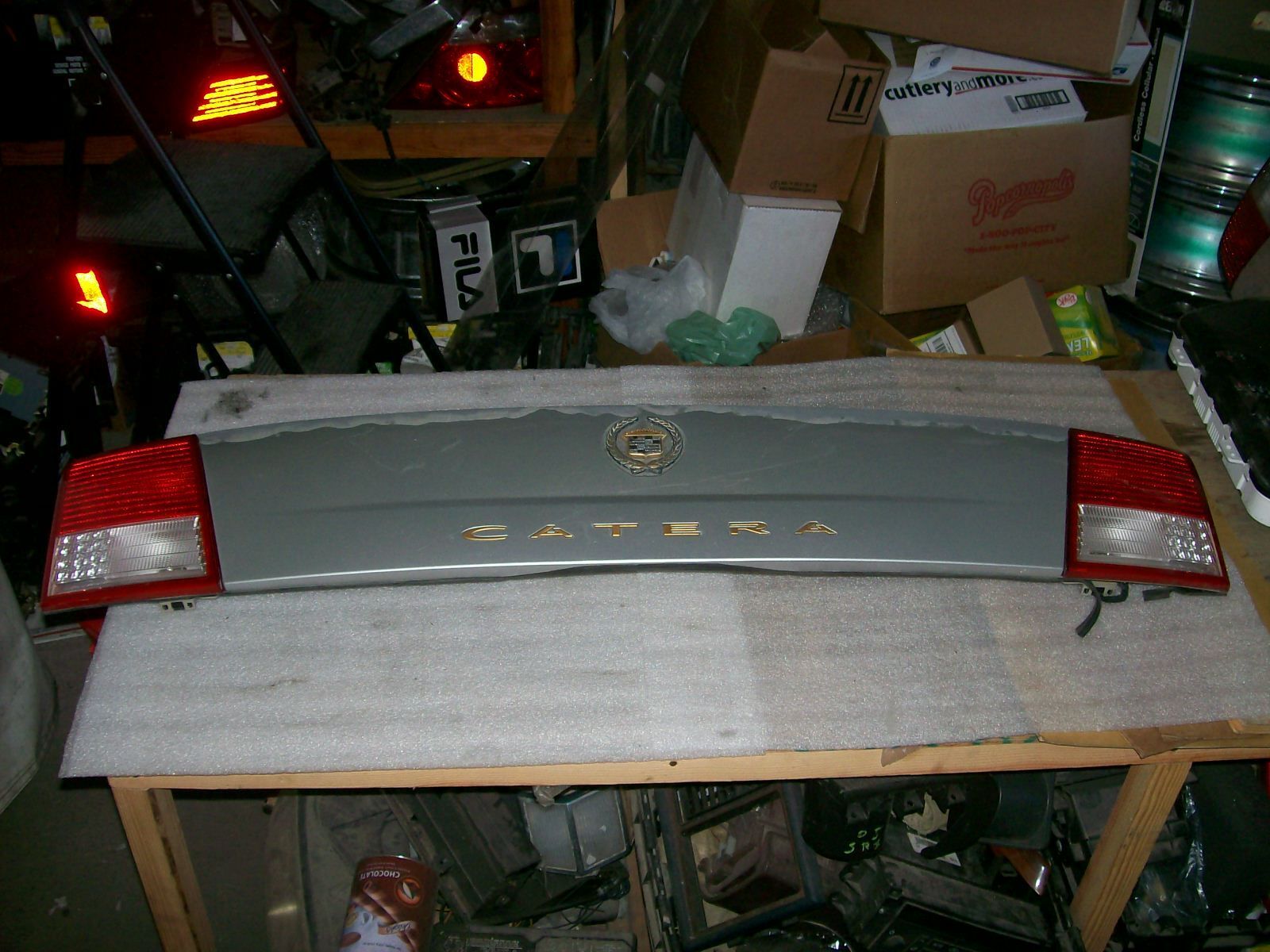 2000 2001 CADILLAC CATERA FACTORY TRUNK FINISH PANEL LID ASSEMBLY GOLD EMBLEM