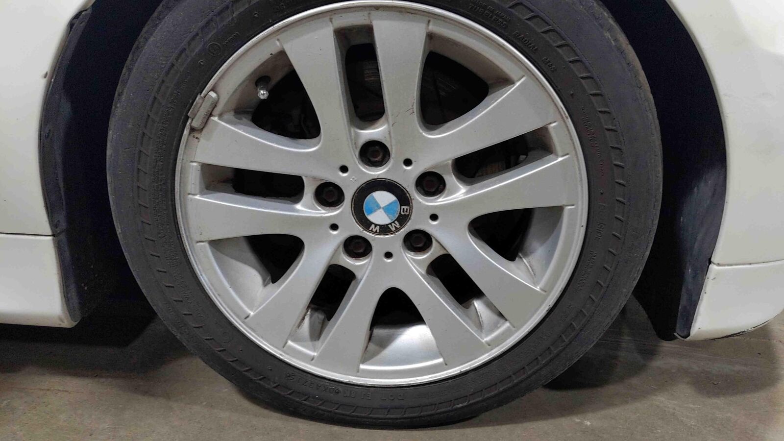 2006 BMW 325i Wheel Rim 16'' x 7'' Alloy 5 V Spoke *SCUFFS* Factory OEM 6775595