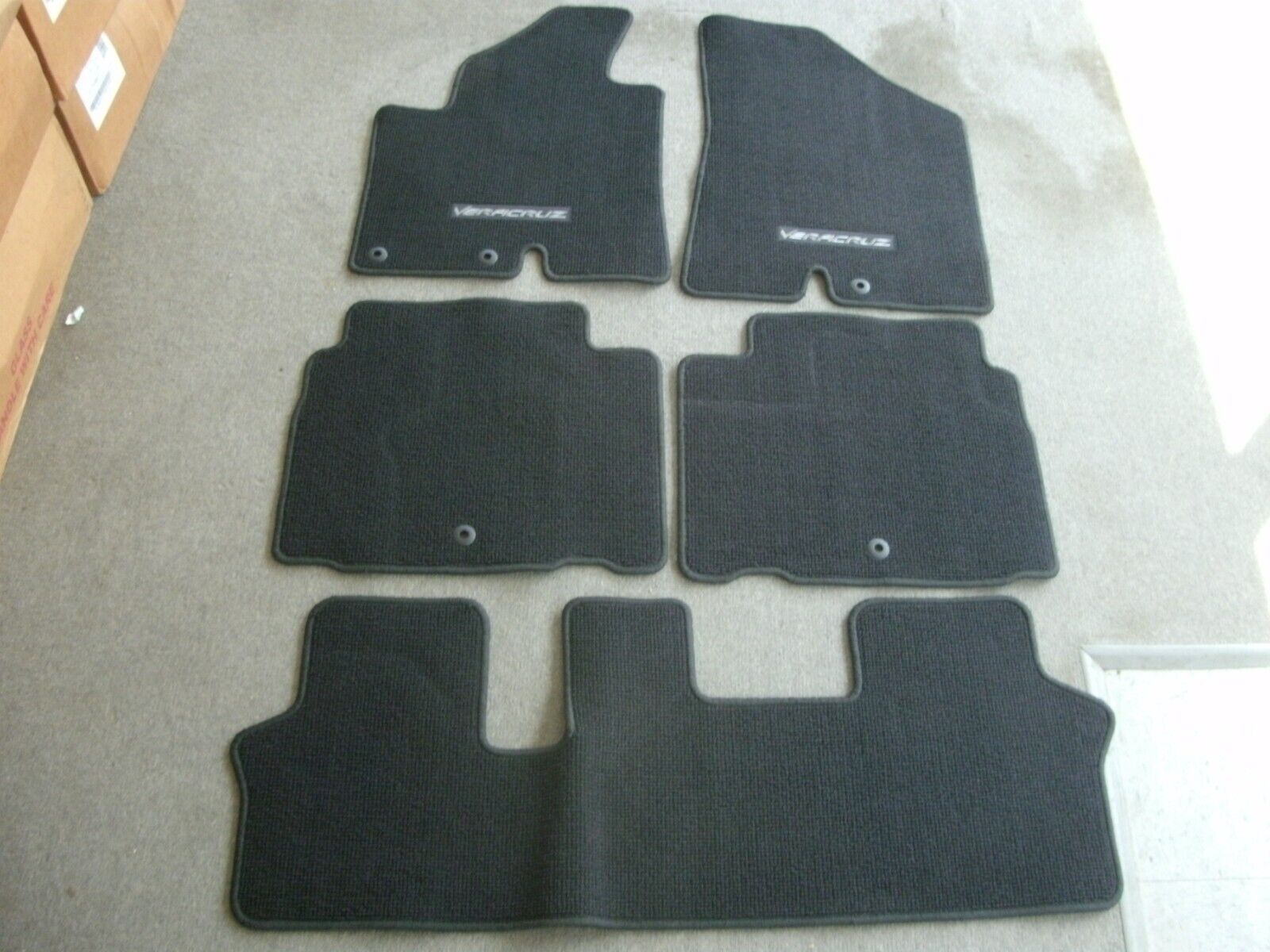 Hyundai Veracruz black carpet floor mats 07-09