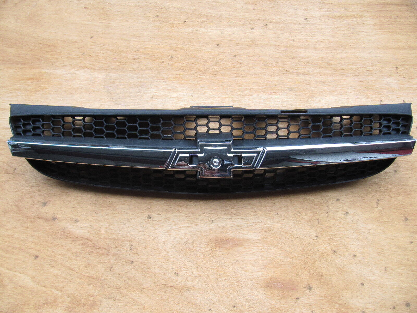 CHEVY LUMINA 2008 GRILLE CHROME 92172451 HOLDEN COMMODORE VE OMEGA