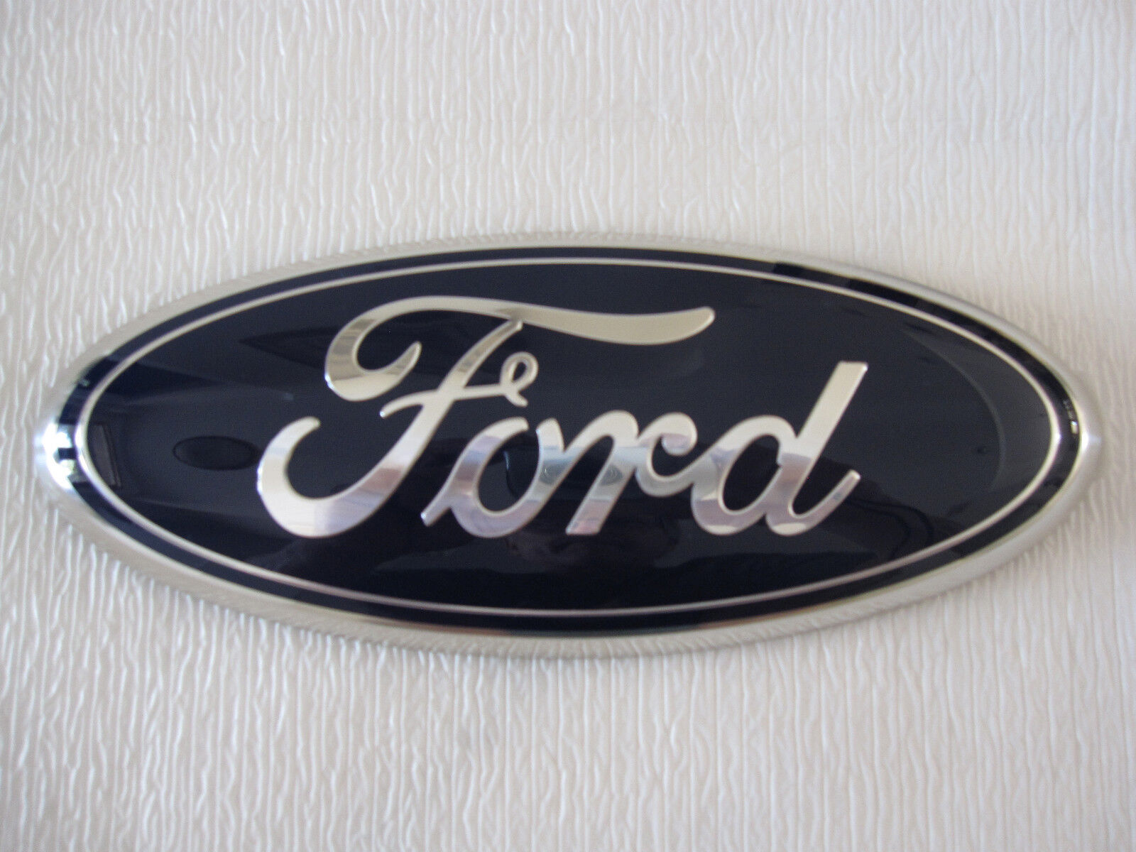 NEW 2015 FORD Grille Emblem  F250 2005 / 2007 OEM AA8Z-9942528-A  9\