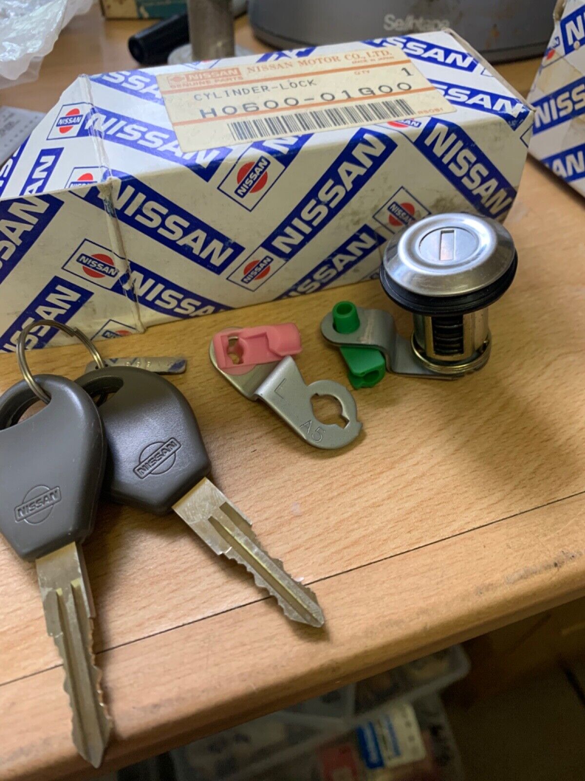 NOS door lock and key Nissan Terrano 1989 to 2012 H0600-01G00