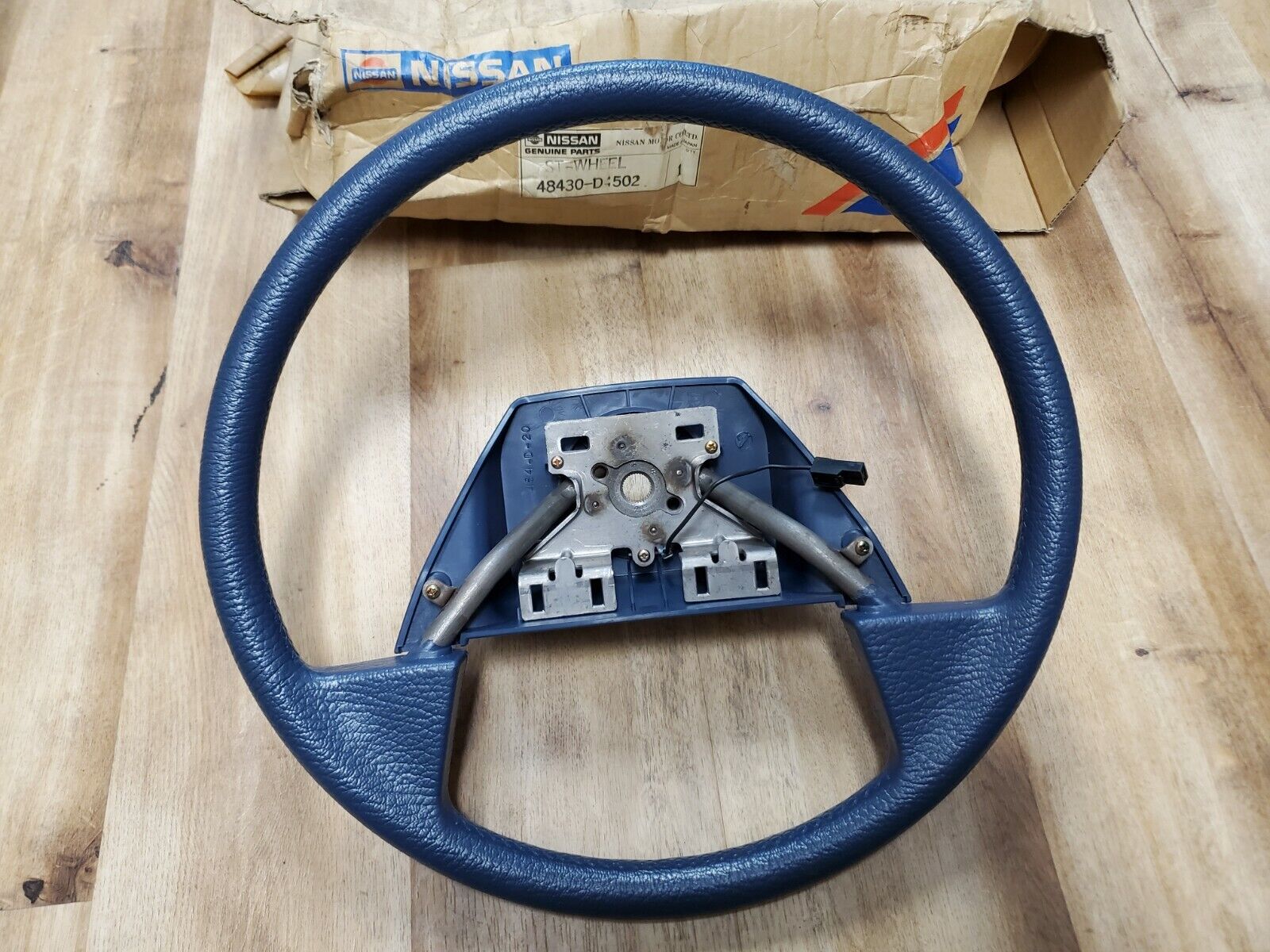 New NOS Genuine Nissan Stanza Steering Wheel 1988 1989 48430-D4502 BLUE
