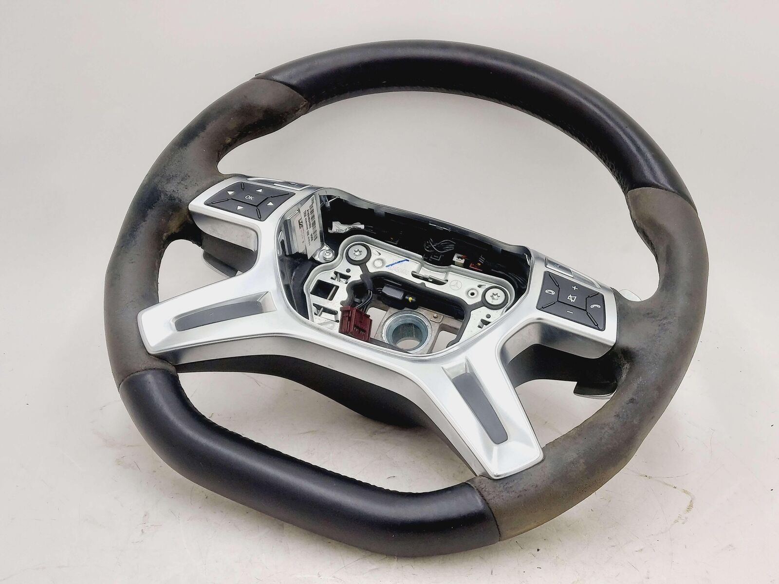 12-15 MERCEDES ML63 AMG STEERING WHEEL SUEDE & LEATHER W/ PADDLE SHIFTERS *NOTE*