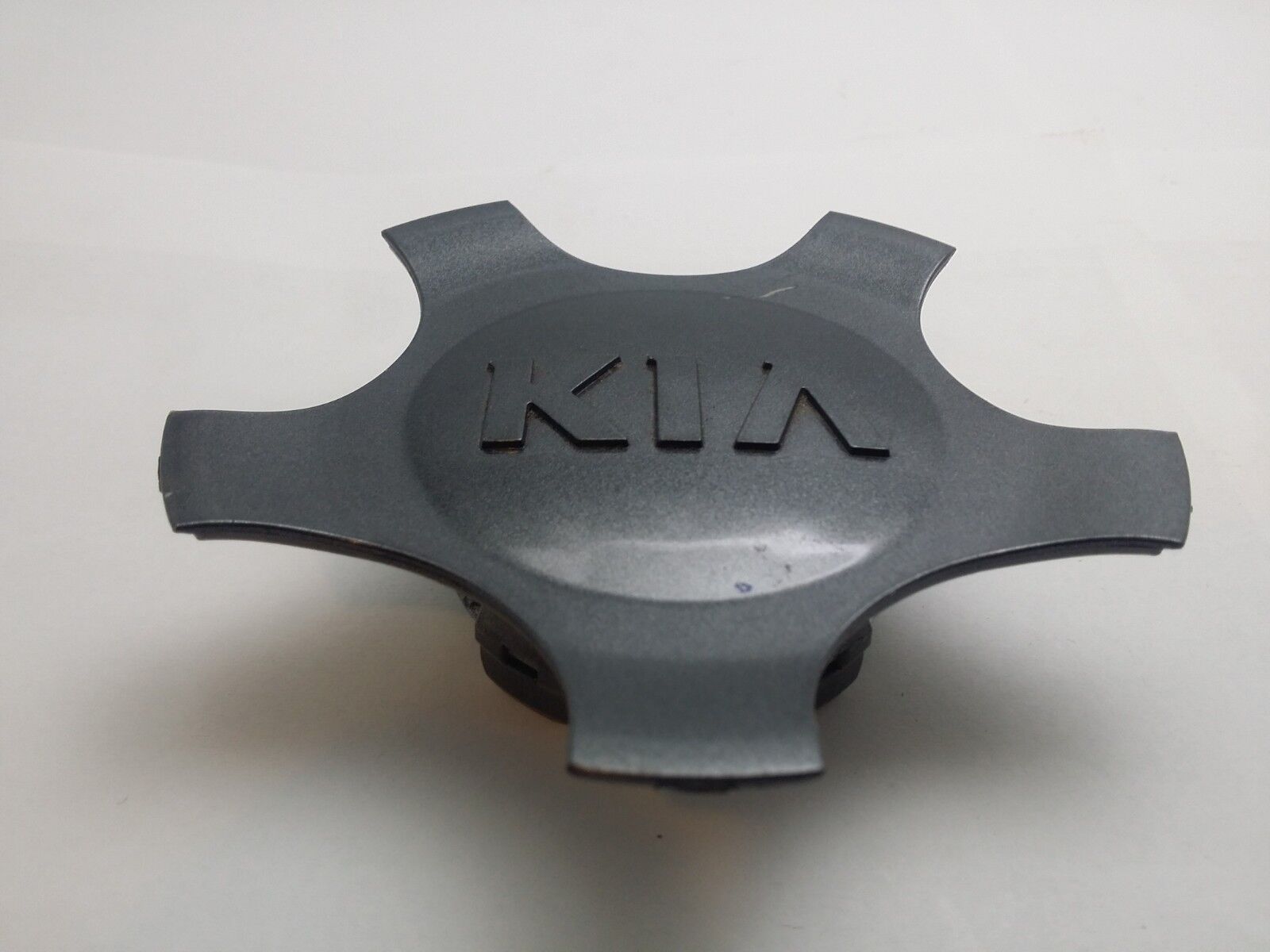 KIA Silver Snap In Center Cap 52960-E4000 Wheel Rim (B238)