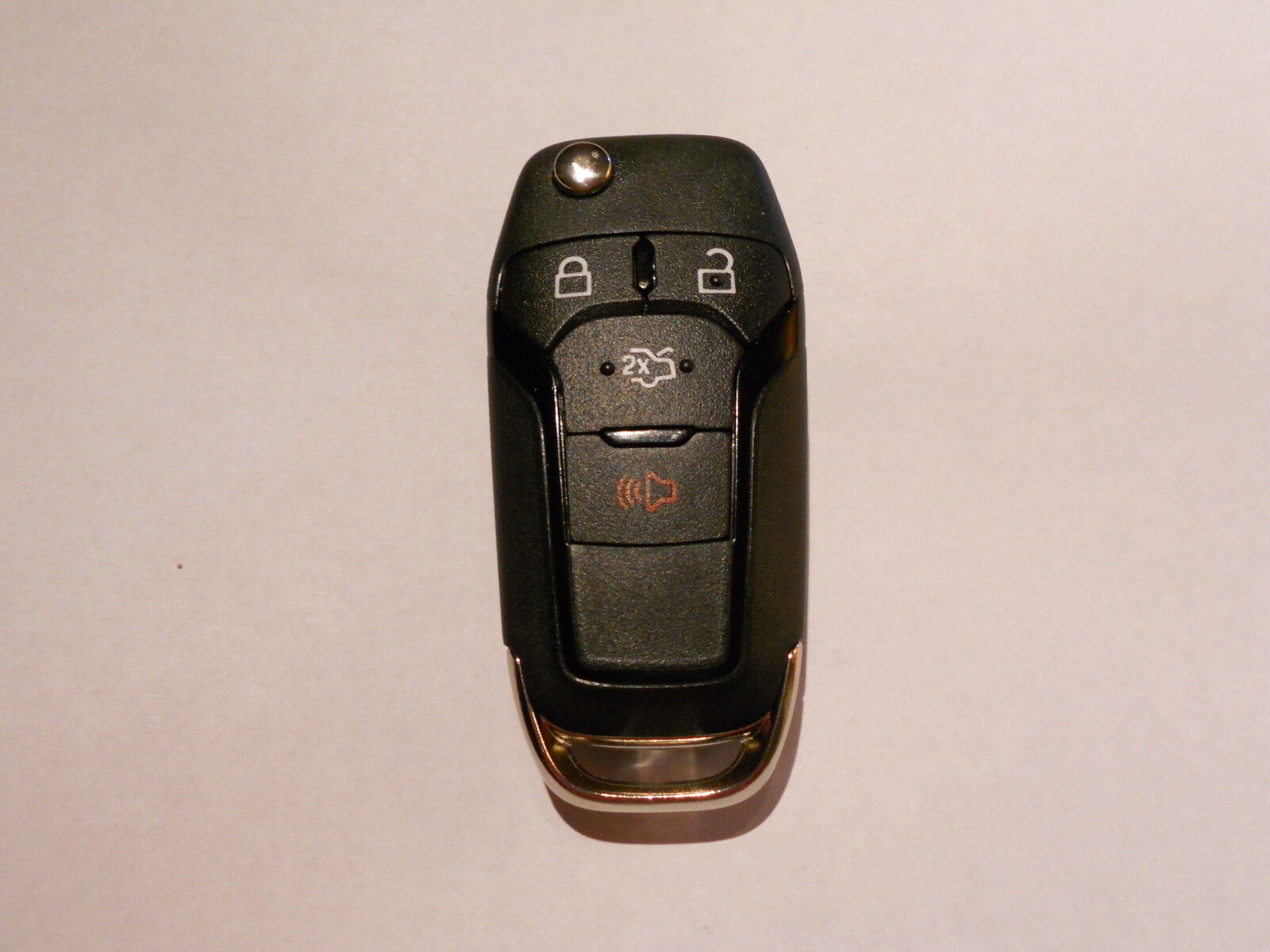 NEW , 2013 Ford Fusion Remote Entry Fob, Cut Flip Key Blade, 4- Button