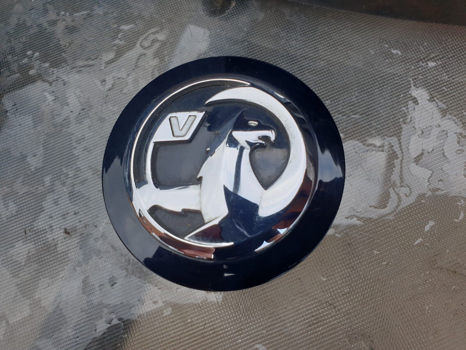 One Genuine Vauxhall 60mm Alloy Wheel Centre Cap x1 Astra K Corsa F Insignia B