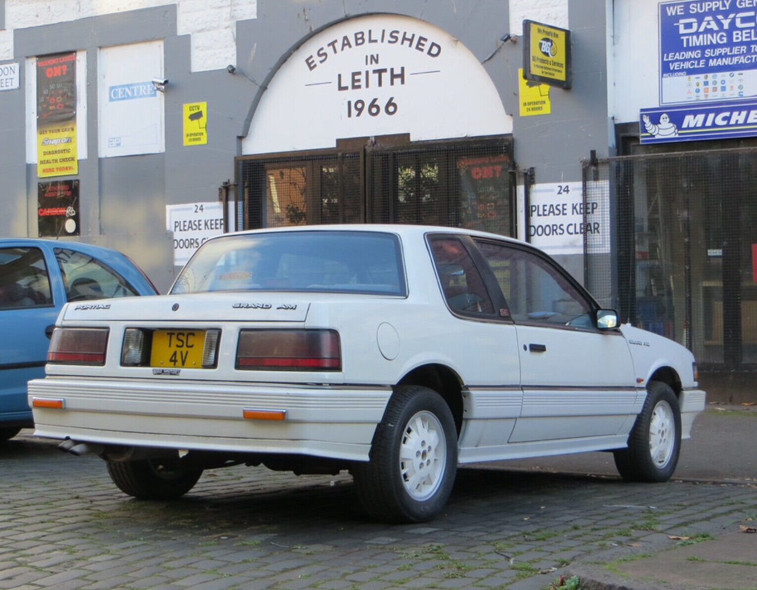 1985-1991  Pontiac Grand Am GT SE tail light rear header white oem