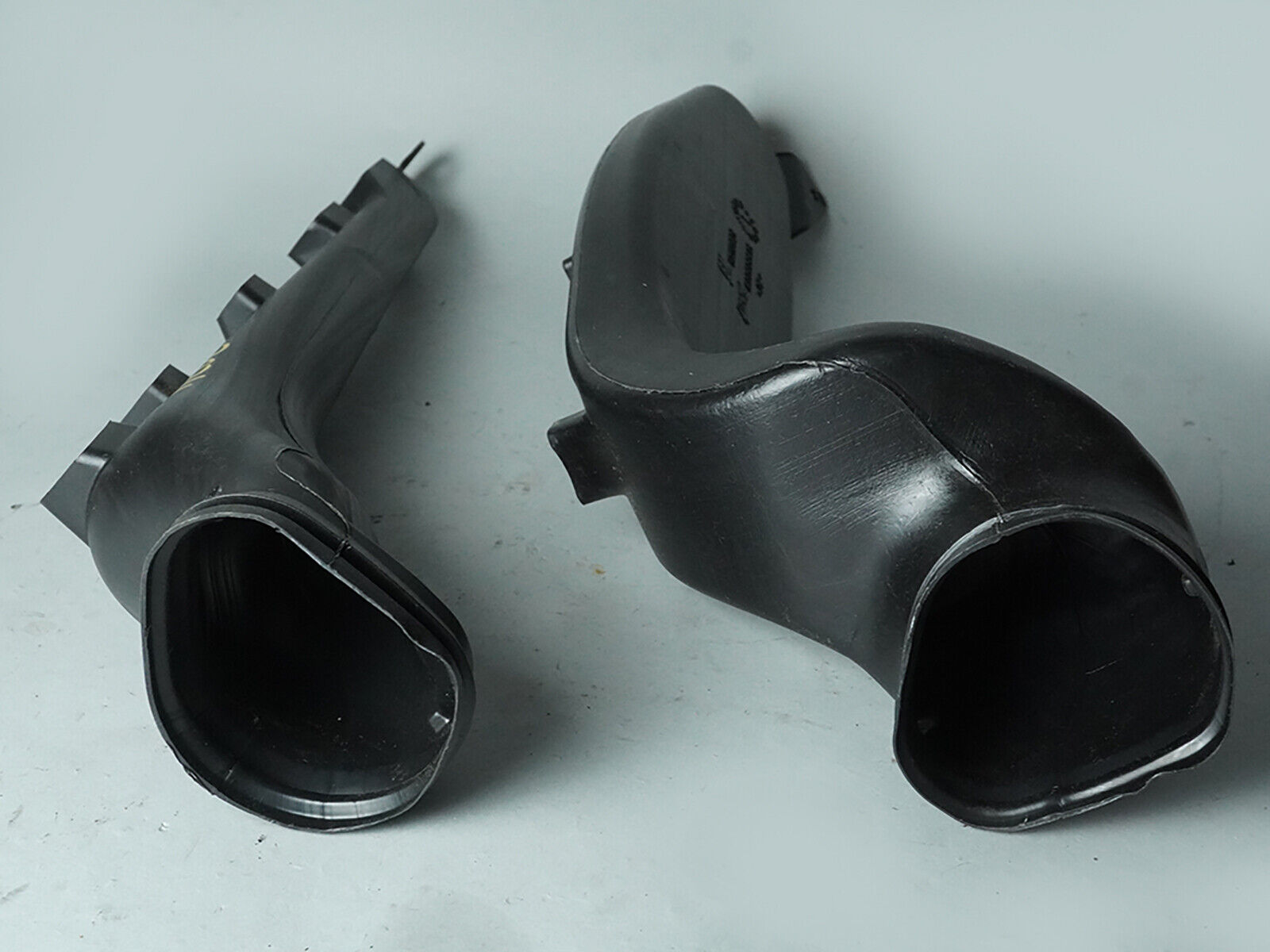 2008 - 2009 Saturn Astra Ashtray Air Intake Hose Tube Duct Set Of 2 Front Oem