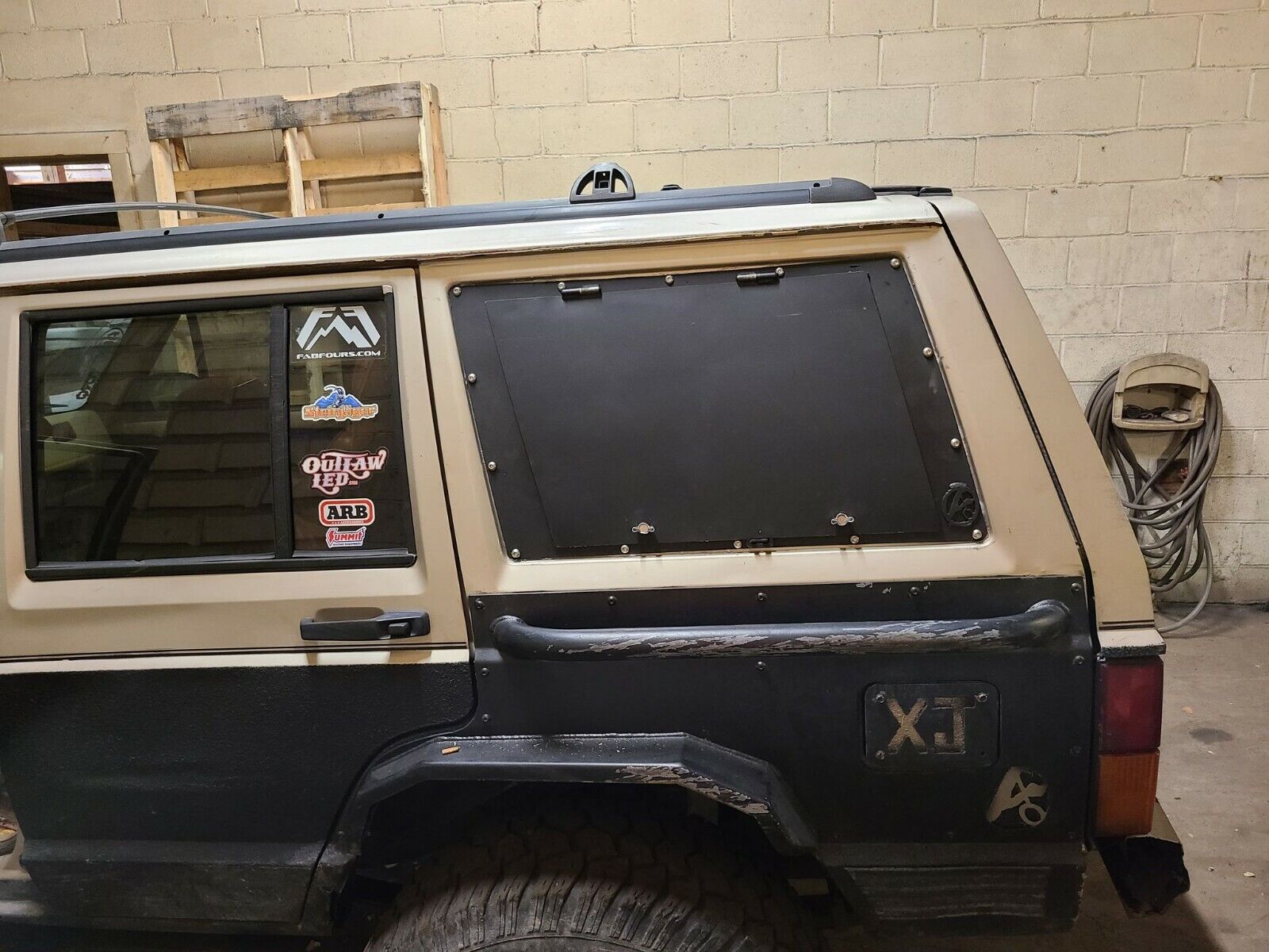 Replacement Storage Window For Jeep Cherokee XJ (84-01)