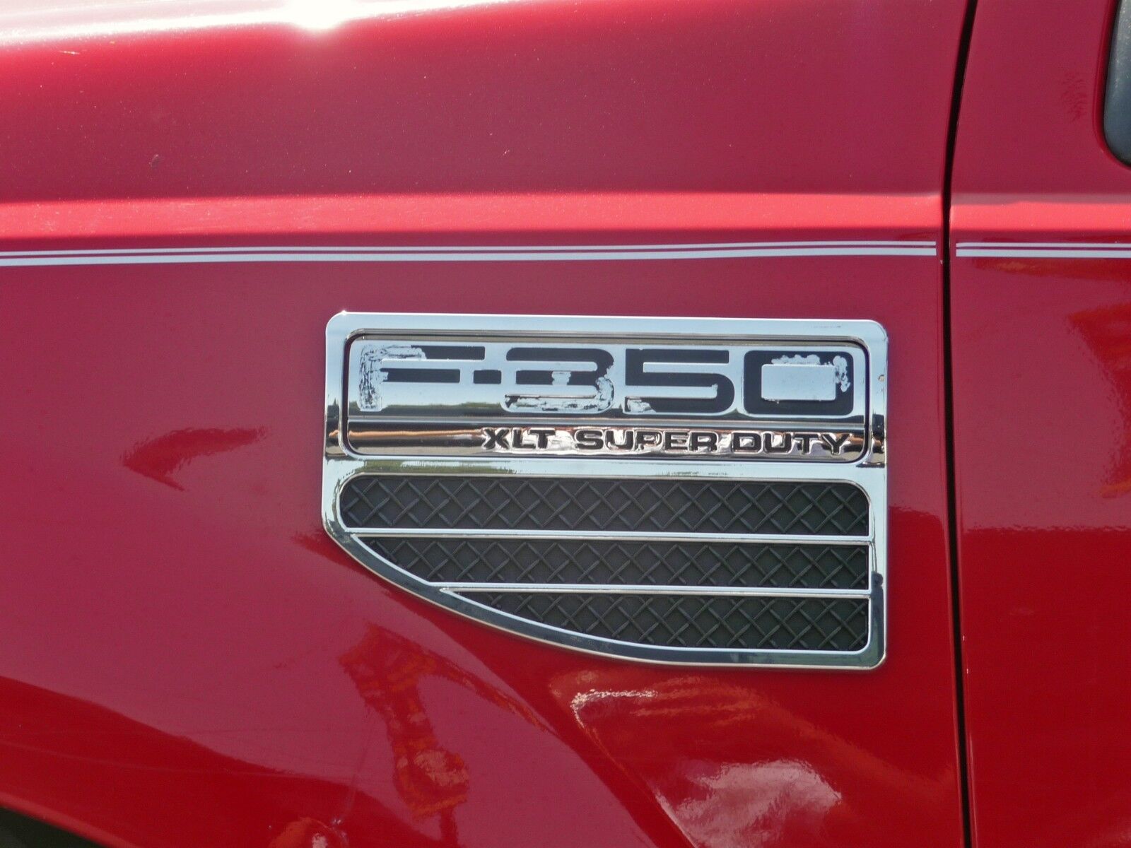 2005-2007 Ford F-250/F-350 Logo Vents Round Style Black Mesh 2Pcs