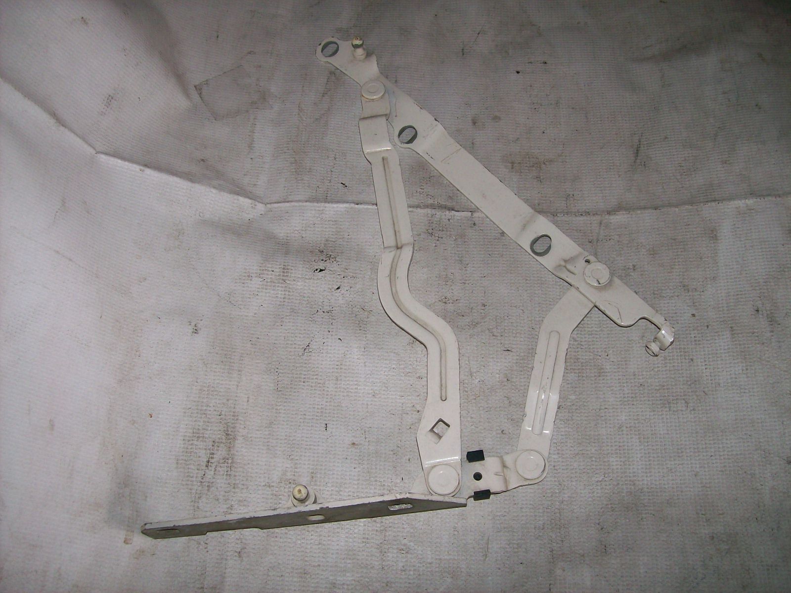 1997-2001 CADILLAC CATERA FACTORY RIGHT (PASSENGER) SIDE TRUNK HINGE WHITE