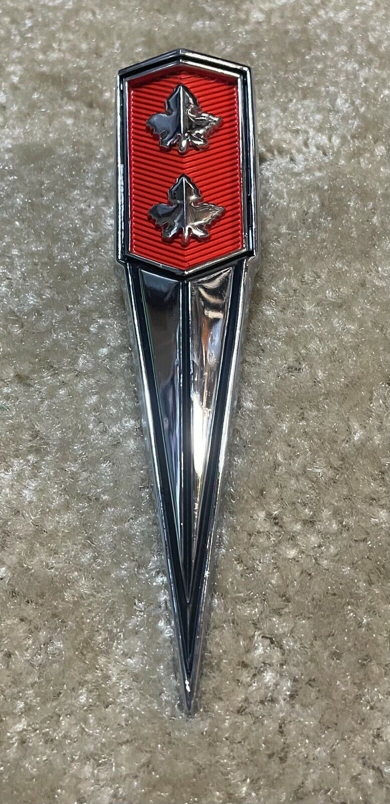 66 Pontiac Beaumont Canadian Grille Nose Arrow Spear Emblem .