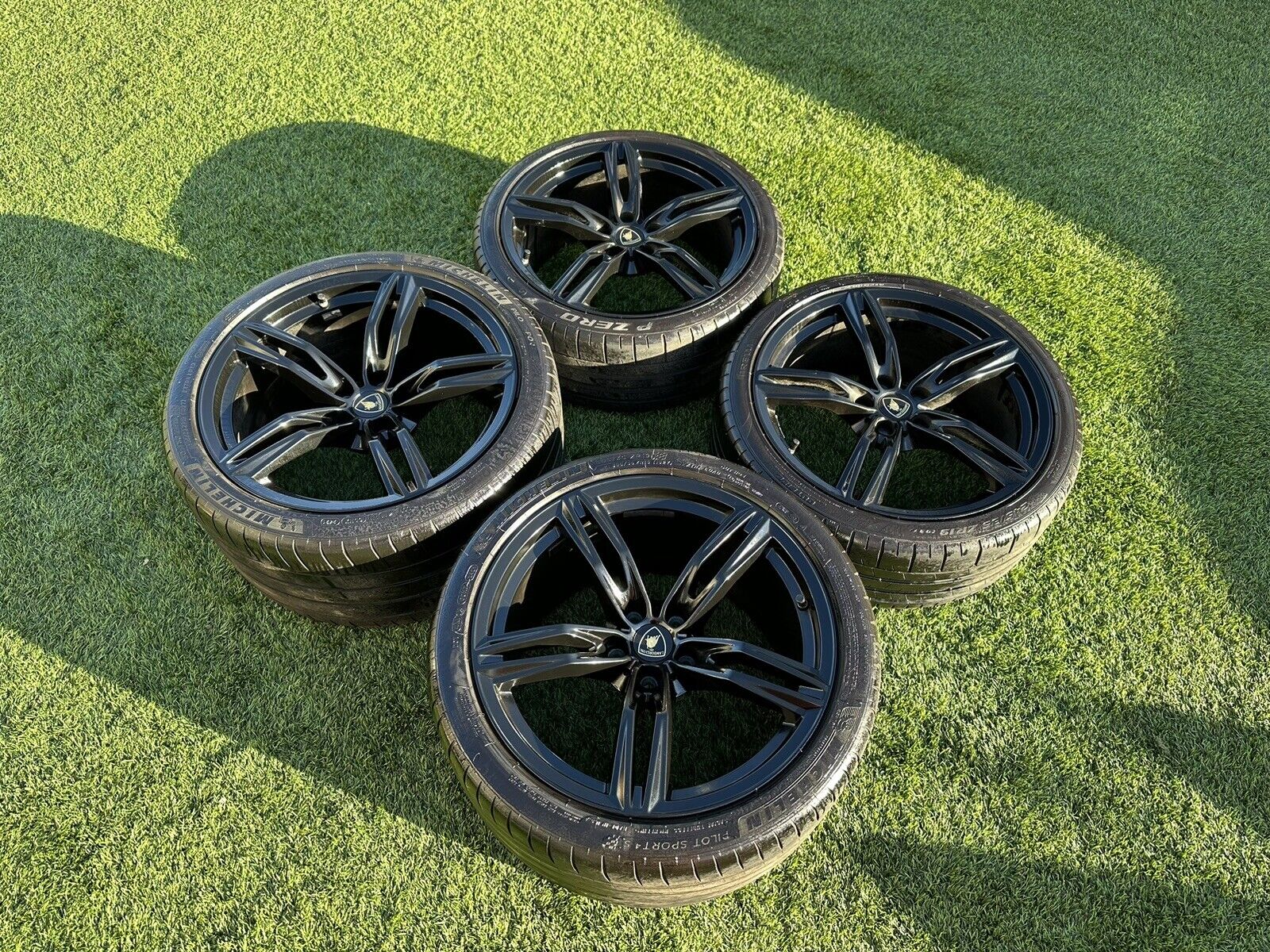 Lamborghini Huracan Evo 19” Gloss Black OEM Wheels and Tires w/ TPMS