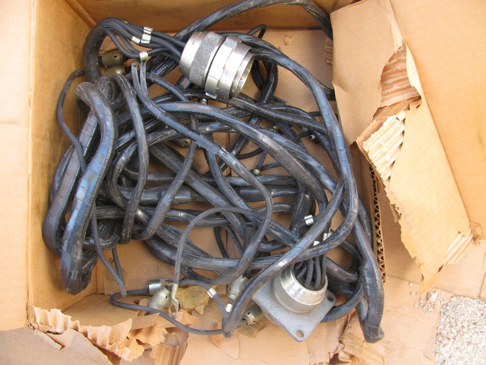 G744 G749?? DOUGLAS CONNECTOR M SERIES REAR WIREING HARNESS PN 8327046