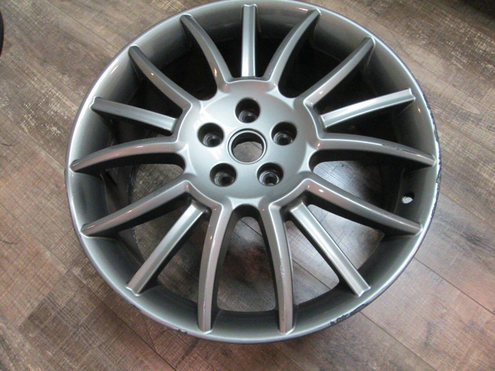 Maserati Quattroporte Front Wheel / Rim # 247163 / 82126103