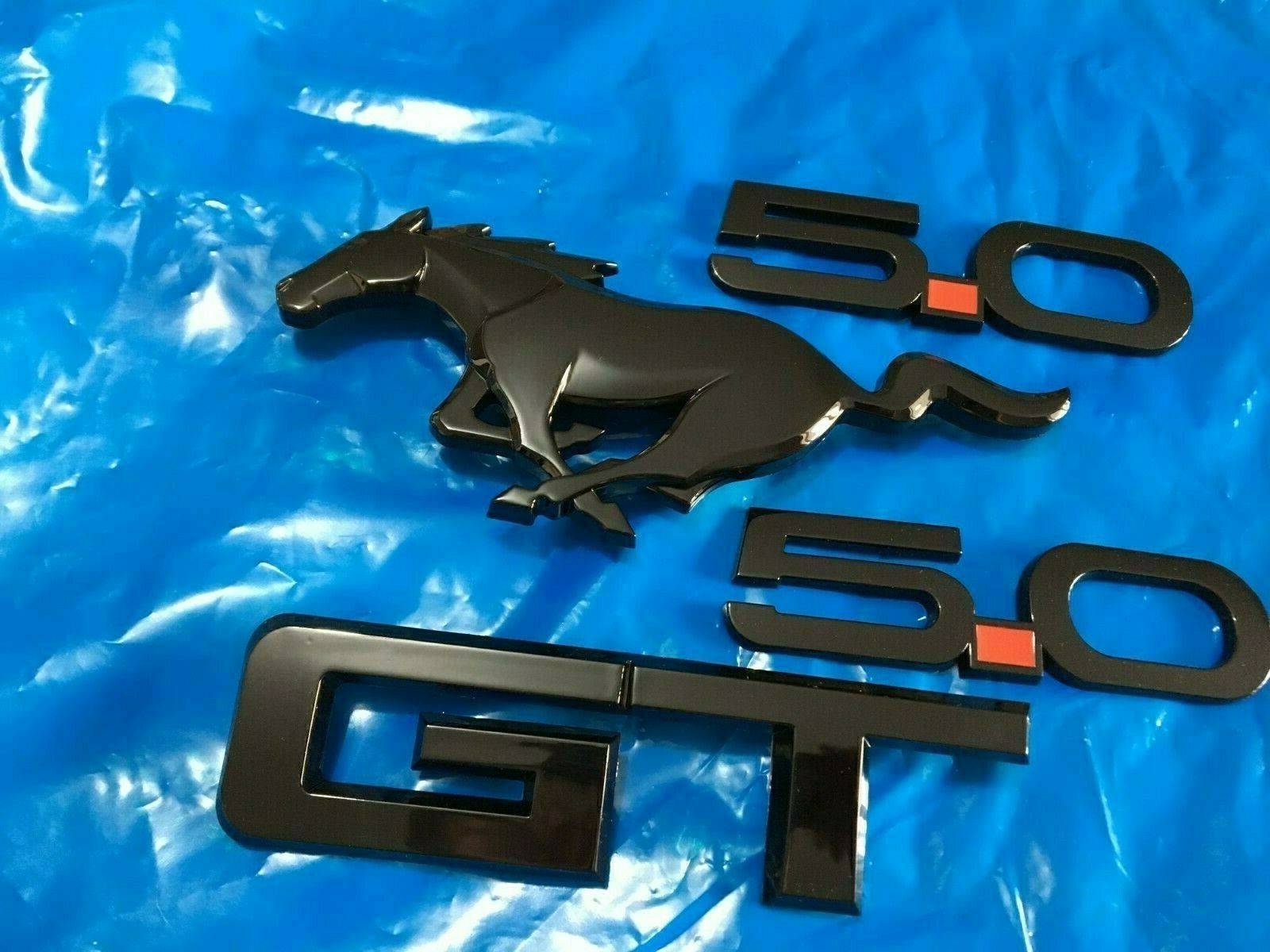 2015-2020 Mustang GT 5.0 Gloss Black / Red Emblem Badge Package 1set （4pcs）