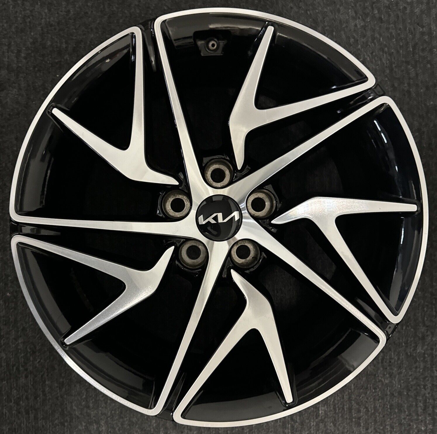 Kia Stinger 2022 2023 aluminum OEM wheel rim 18” Machined With Black