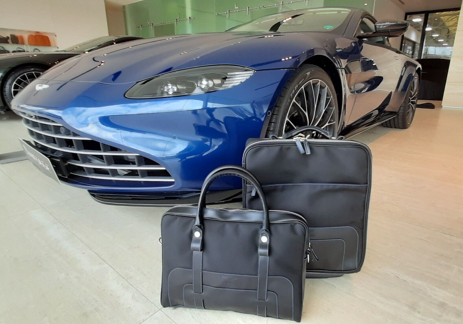 Aston Martin Vantage Business Traveler Luggage Set