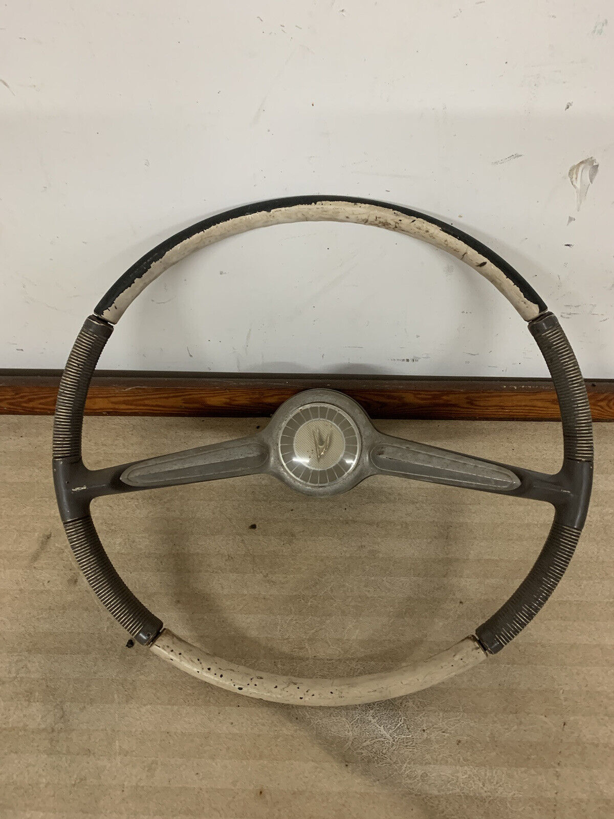1964 1965 1966 Studebaker Lark Hawk Steering Wheel Horn Ring Button