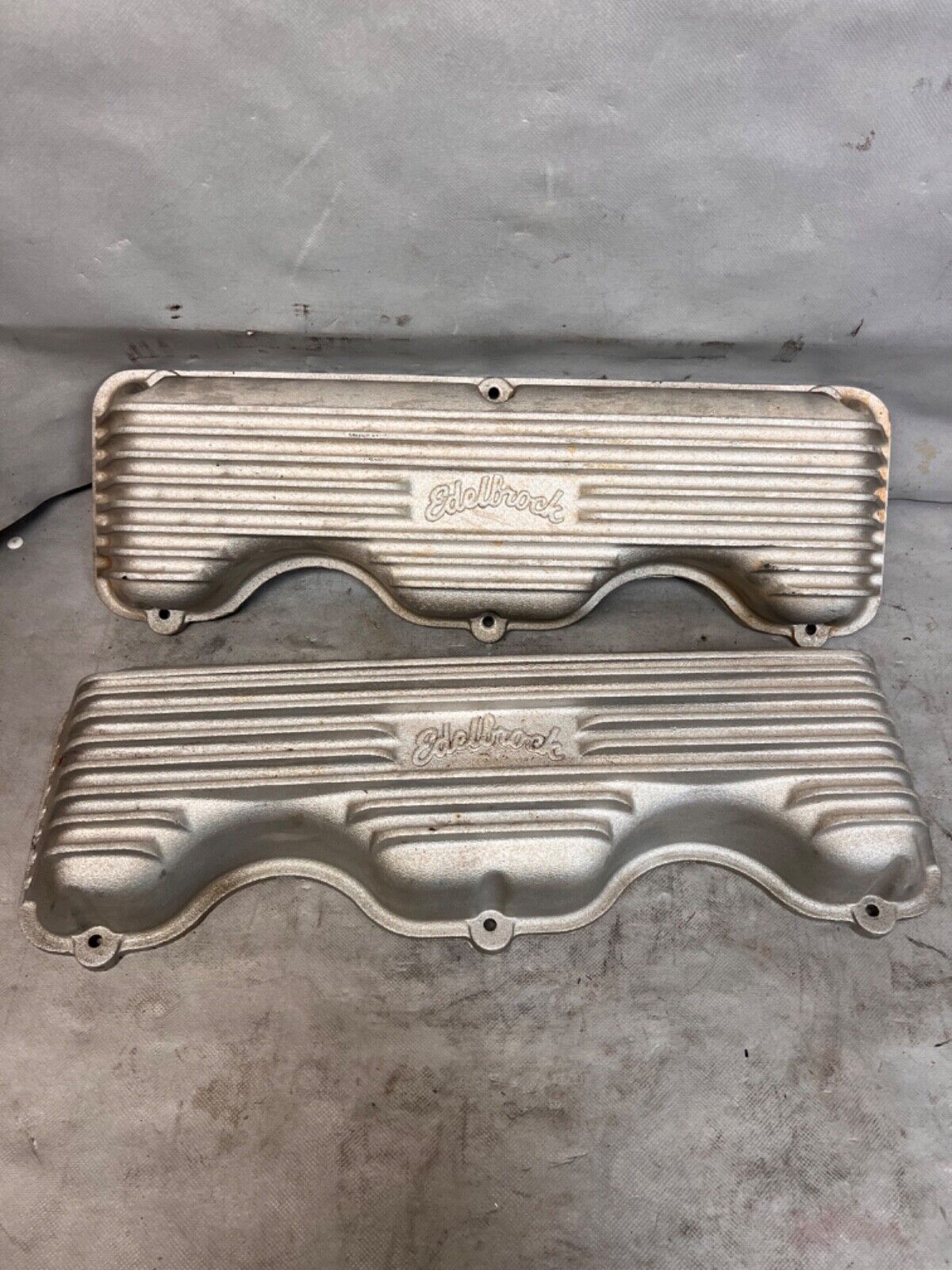 NEW OUT THE BOX Chevy Edelbrock 41409 Classic 348/409 Satin Valve Covers