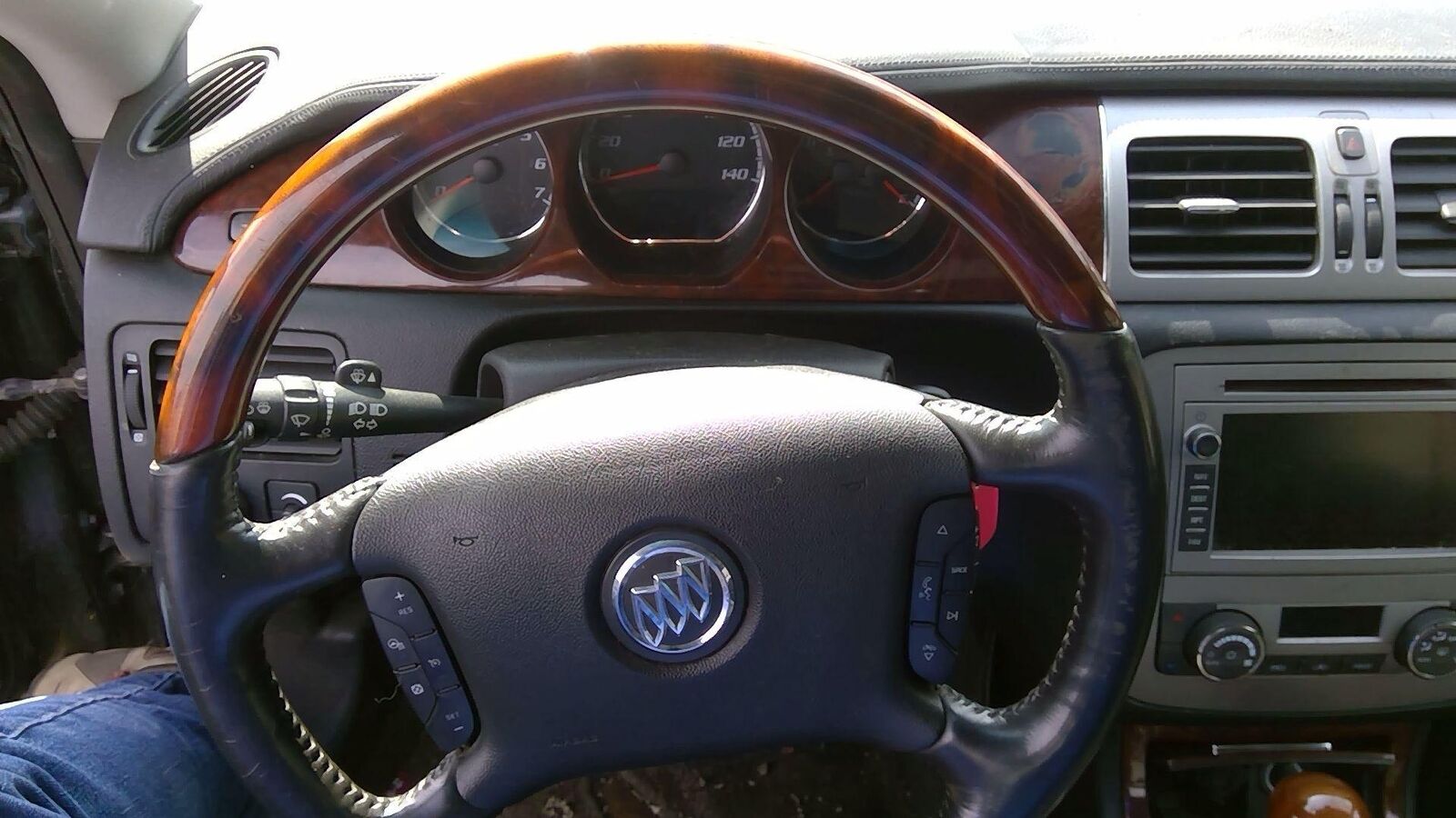 09 BUICK LUCERNE Steering Wheel