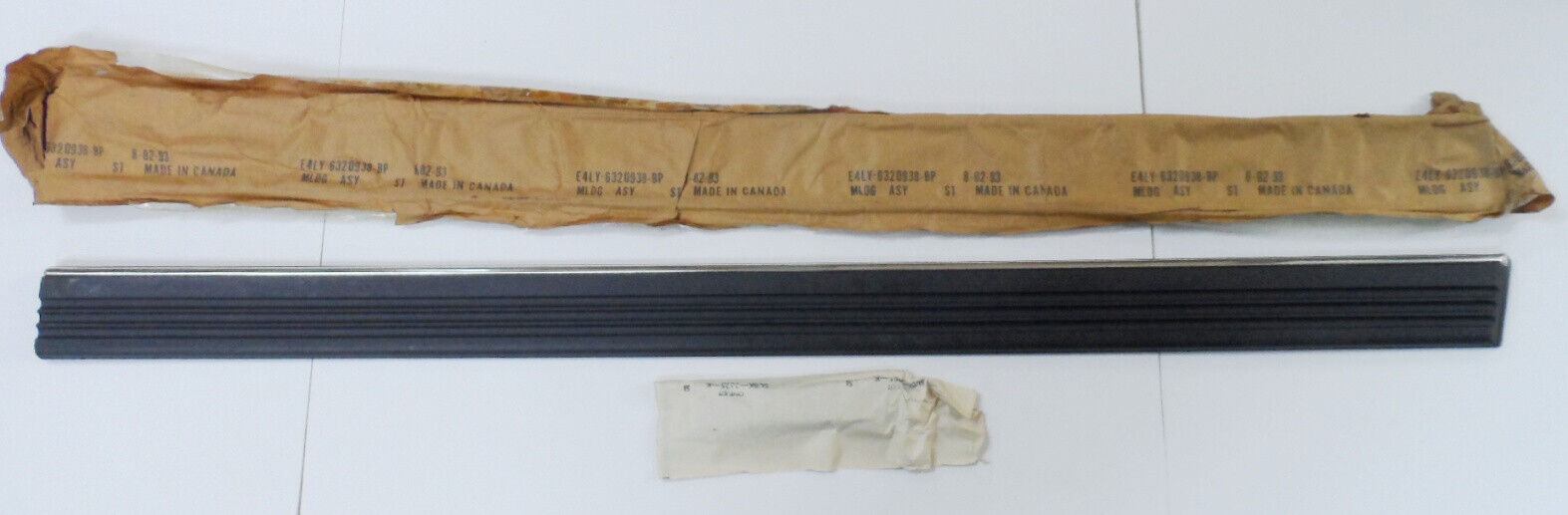 NOS 1984 to 1992 Lincoln Mark VII Body Side Moulding Right Door E4LY-6320938BP