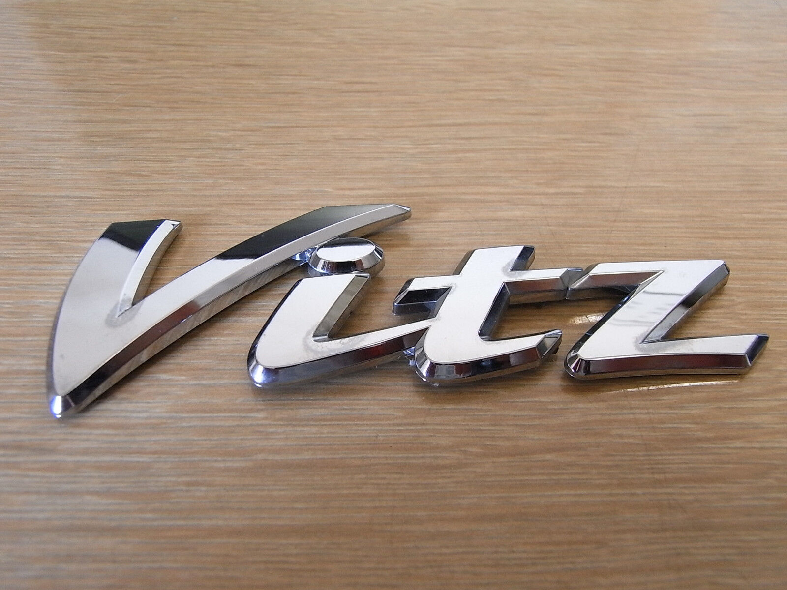 [JDM PARTS] Toyota Vitz Genuine Rear Hatch Emblem Yaris KSP SCP NCP