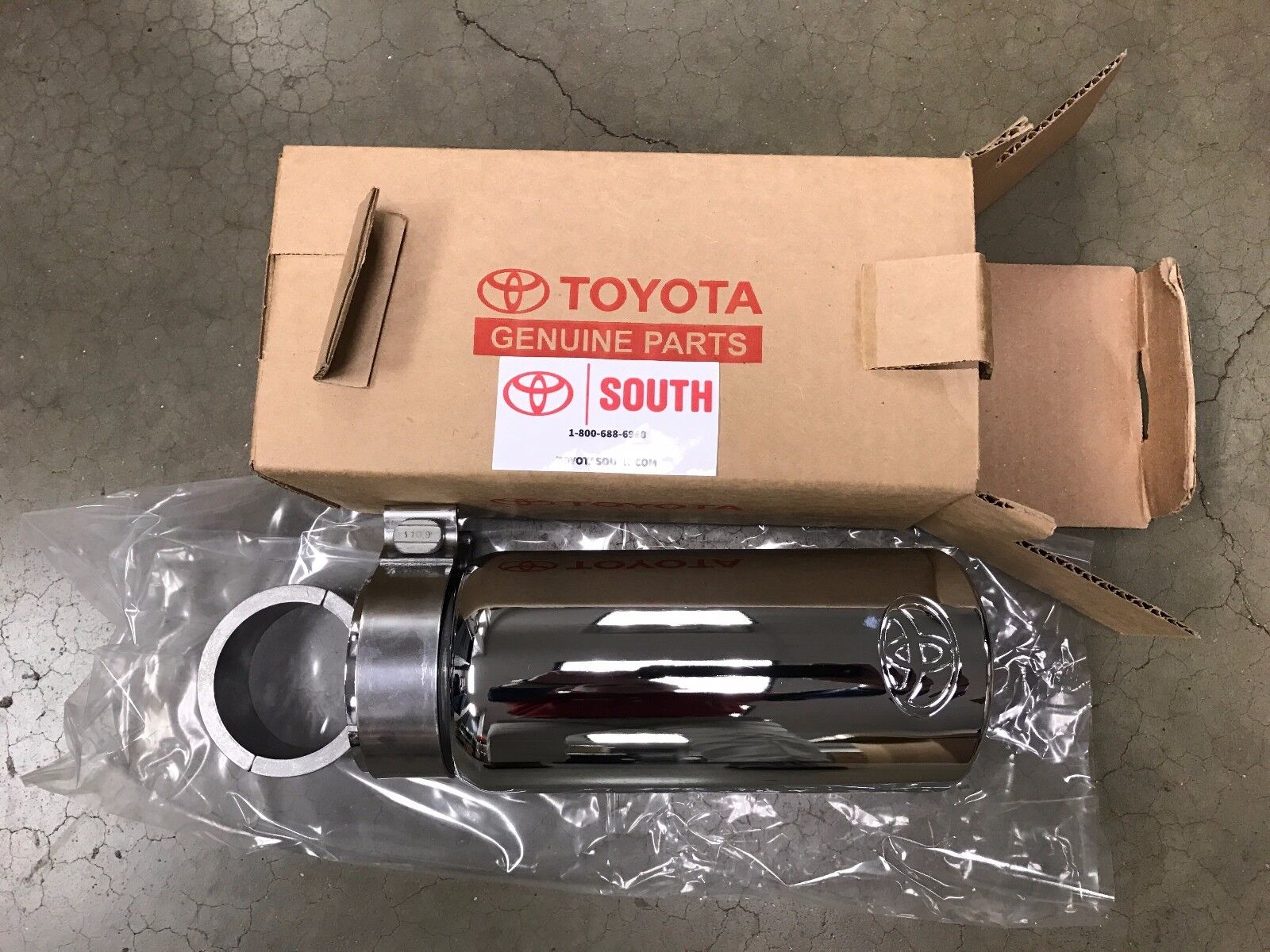 2016-2018 Tundra Stainless Steel Exhaust Tip  Genuine OEM Toyota PT932-34160