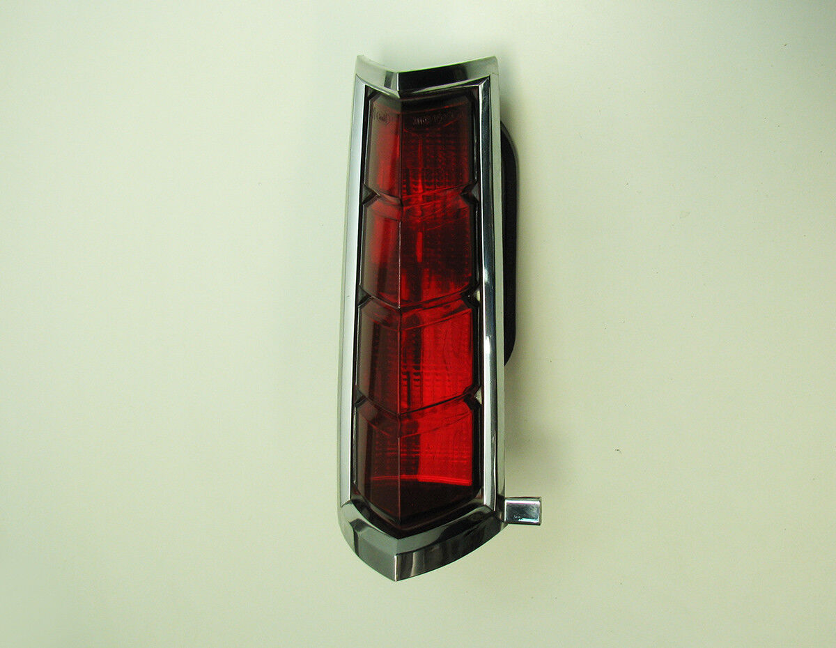 80-83 Lincoln Continental Mark VI LH Tail Light Lamp Left
