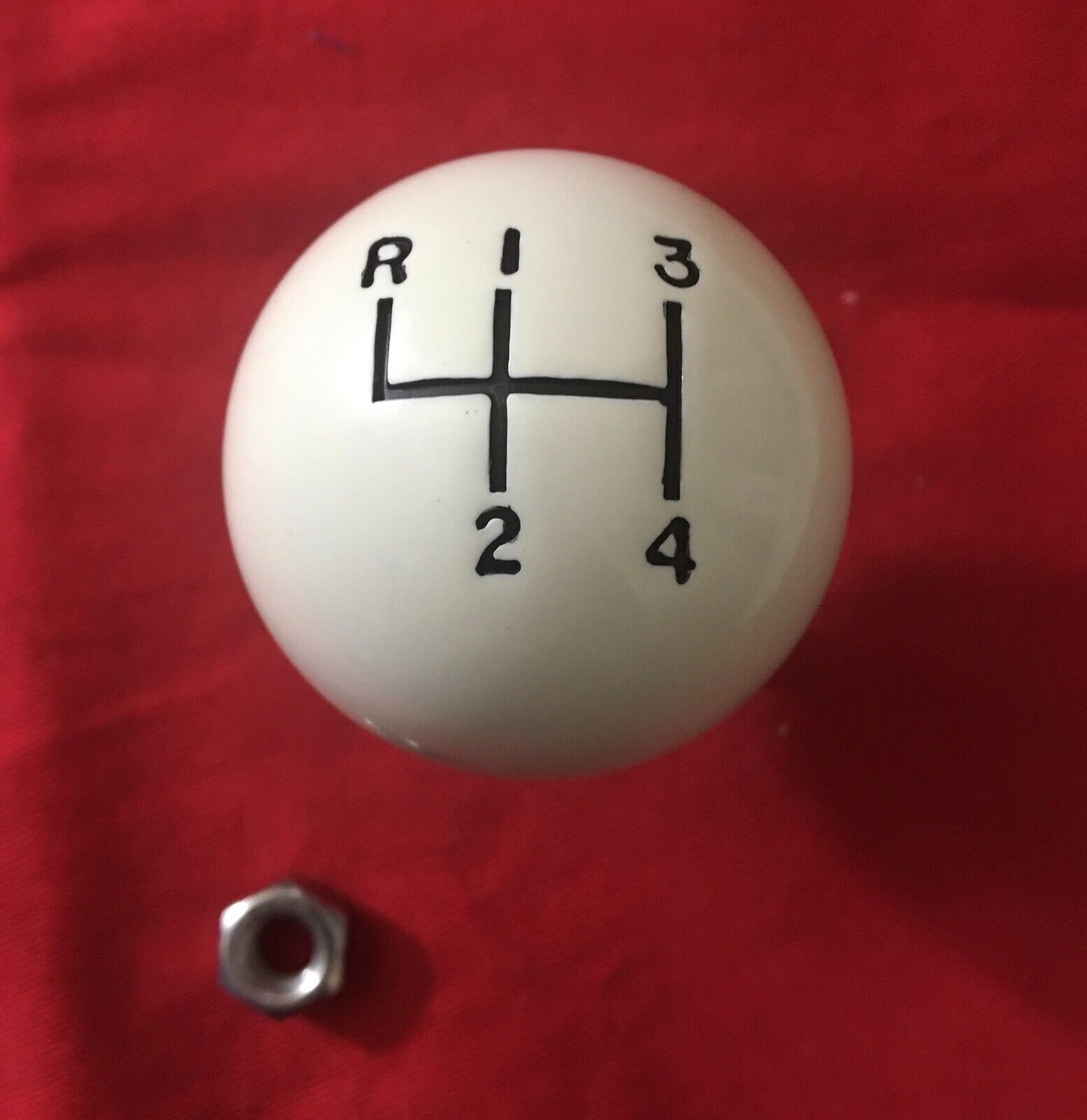 WHITE BALL 4 SPEED 5/16-18 SHIFT KNOB FOR MUNCIE & OTHER SHIFTERS