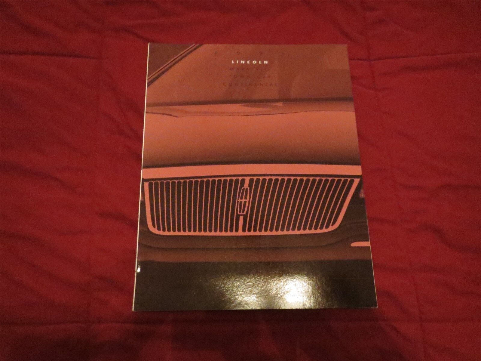 1993 LINCOLN TOWN CAR CONTINENTAL MARK VIII DELUXE DEALER SALES BROCHURE